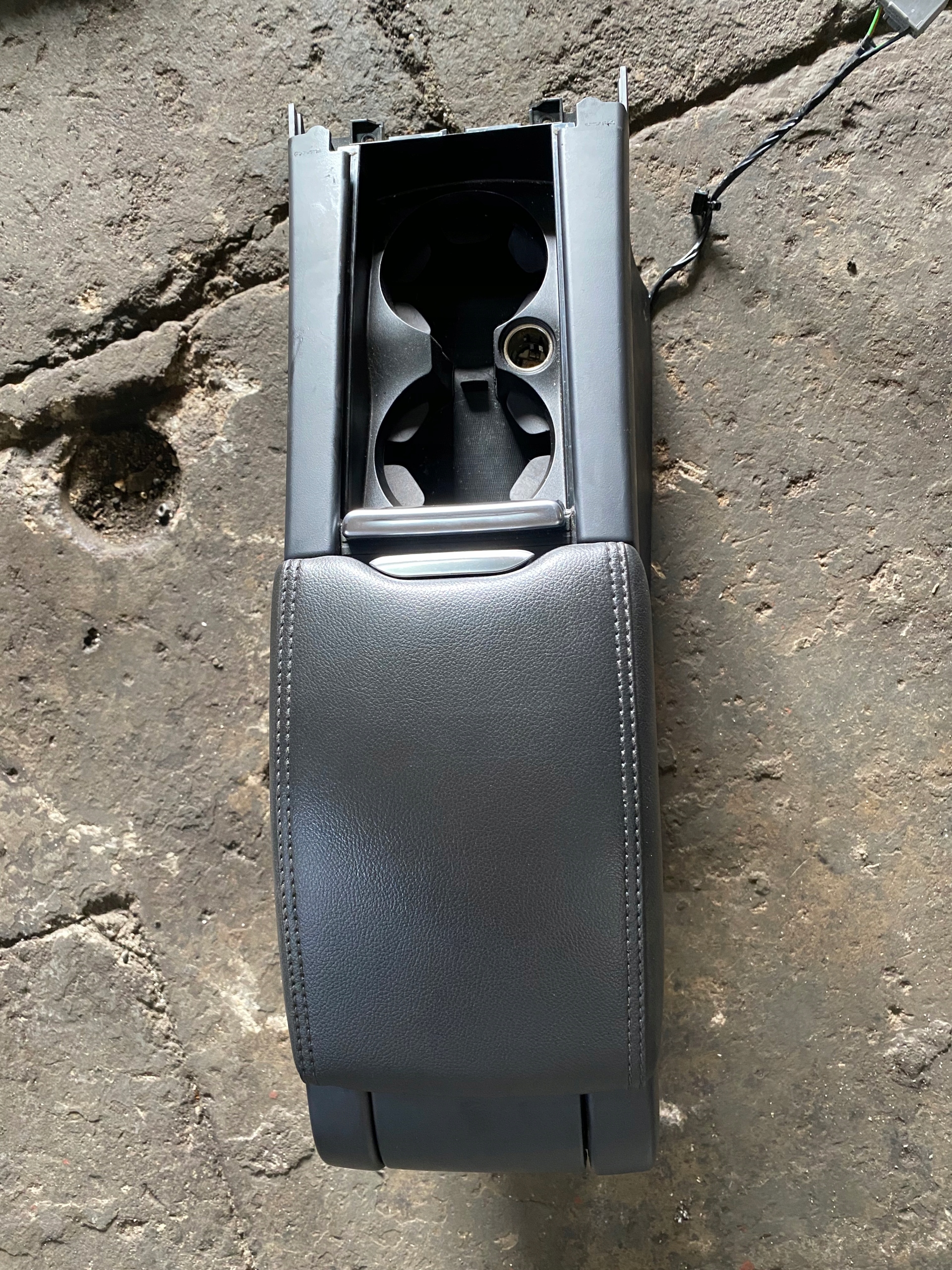 37 VOLVO V60 S60 cx60 підлокітник USB