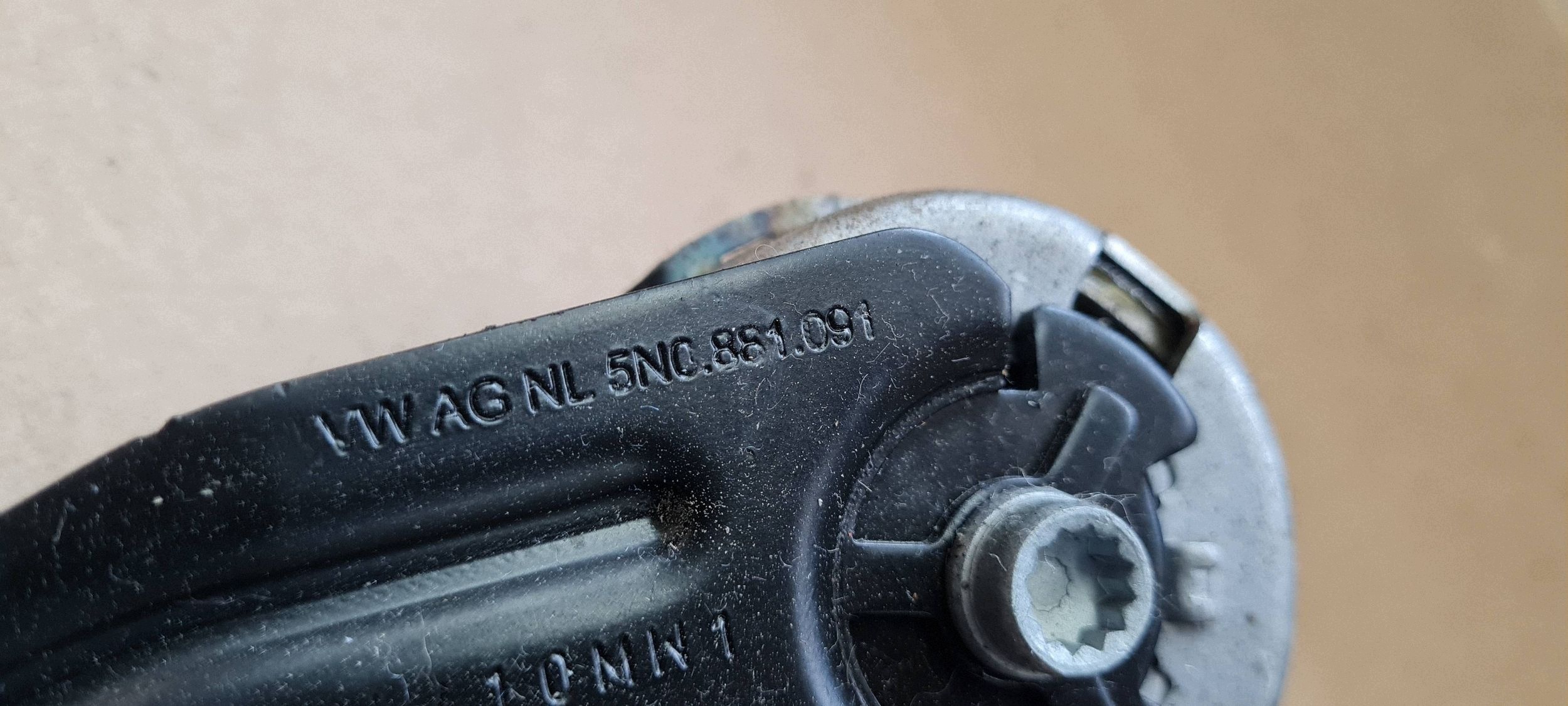 Q5 8R handle mechanism control seat left front 5N0882251A A4 B8 A5
