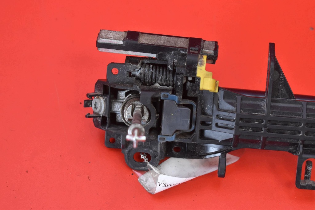 handle left front front 8V1 TOYOTA PRIUS 3 III XW30 09-11