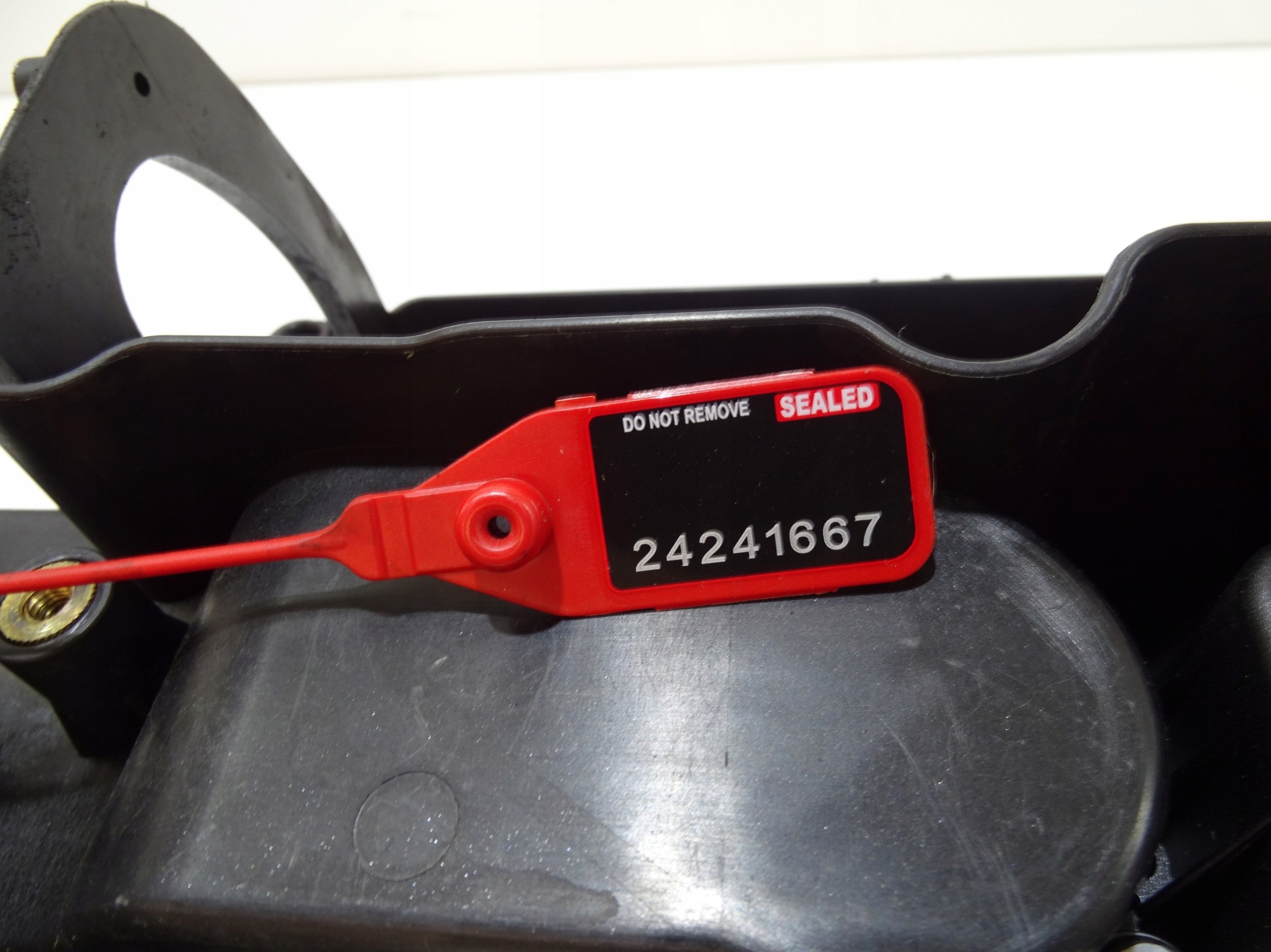 Abdeckung der Ventile BMW E83 E60 E61 E46 204D4 OE 2246997 (24241667)
