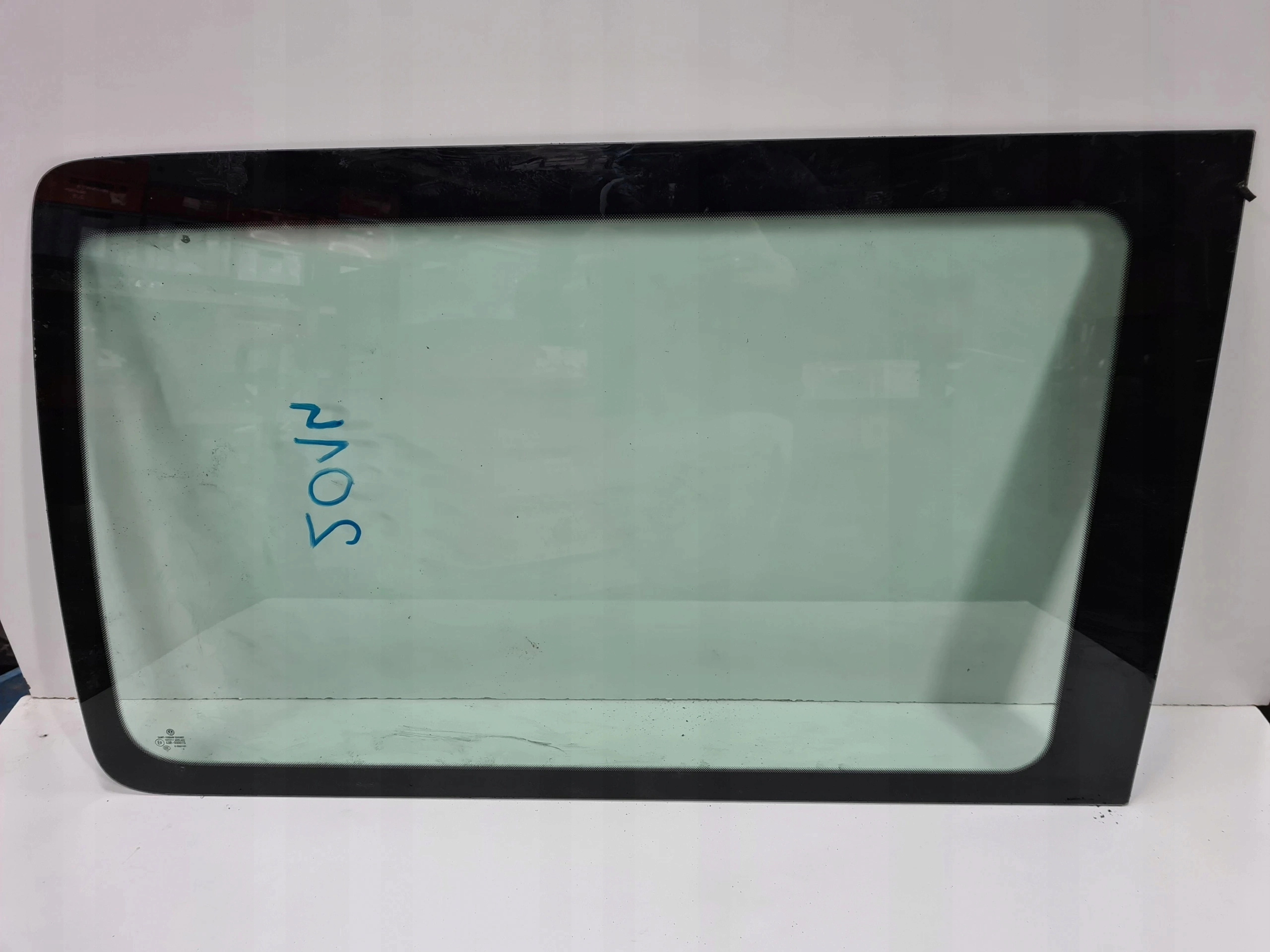 VW T5 LIFT KRÓTKI szyba karoseryjna prawy tył