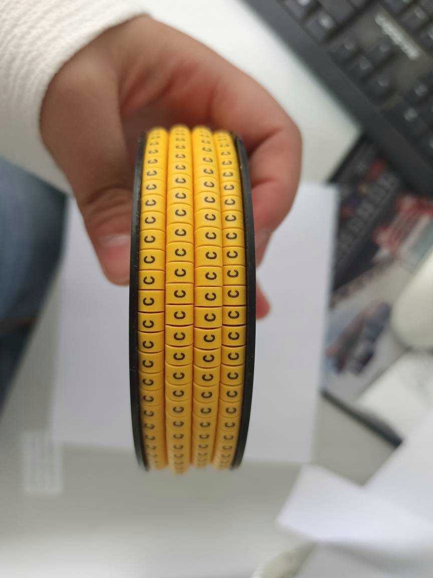 Oznaczniki przewodów PLUS (+) 1.0-2.5mm 100szt EC-0 Seria Oznaczniki EC-0 (0,8-2,5mm)