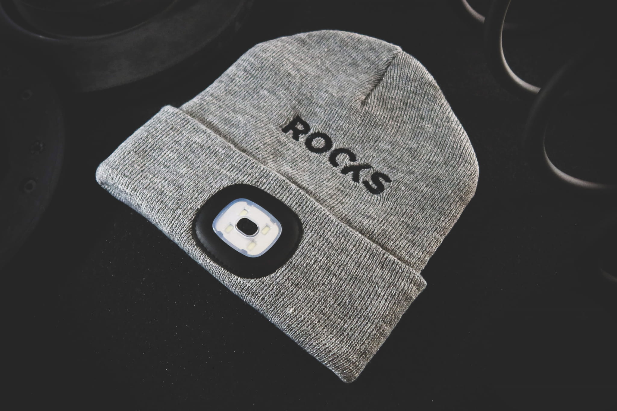 Czapka z lampką czołową o mocy 80 lum led Rooks Model OK-03.3016