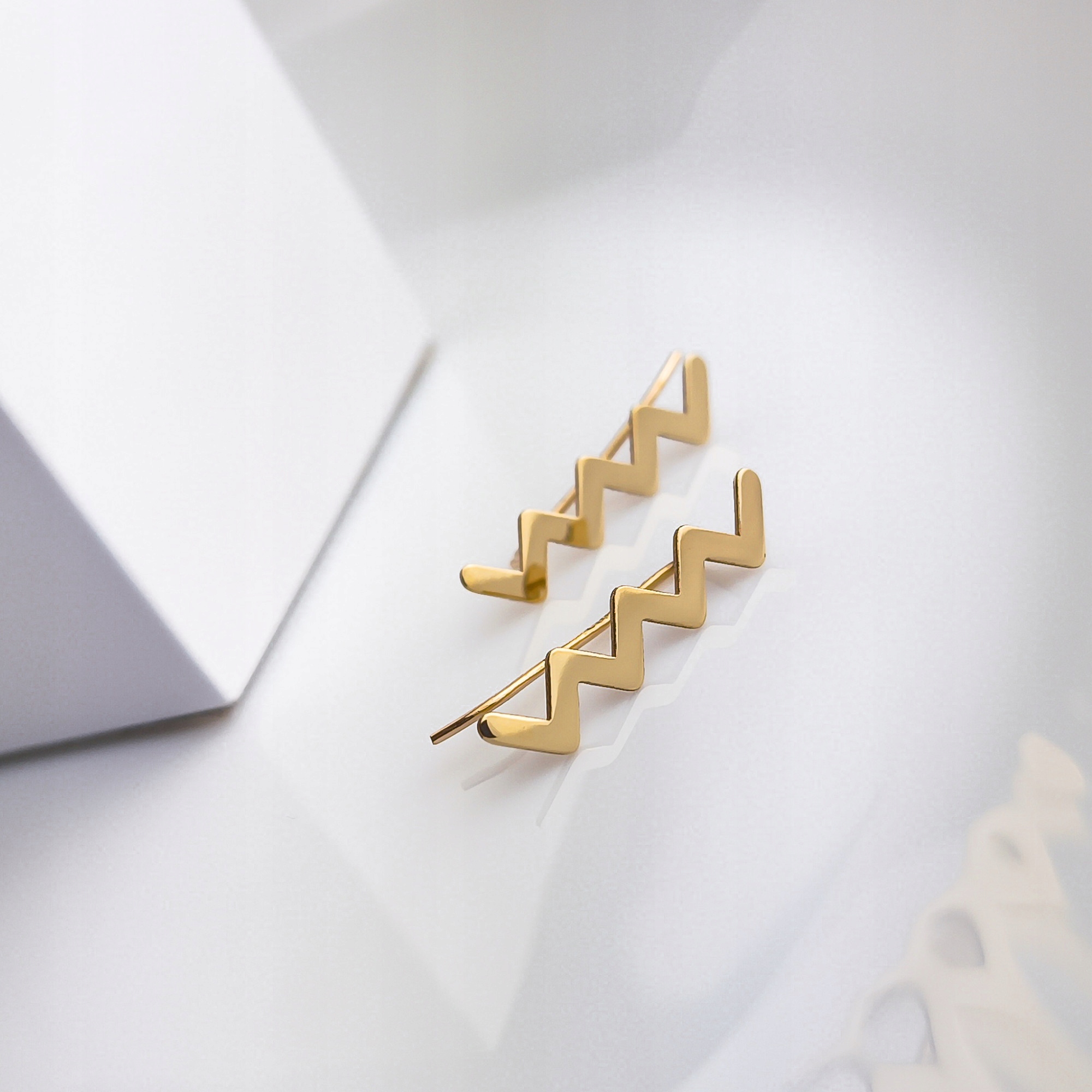 Zlaté náušnice s cik-cakem pr.585