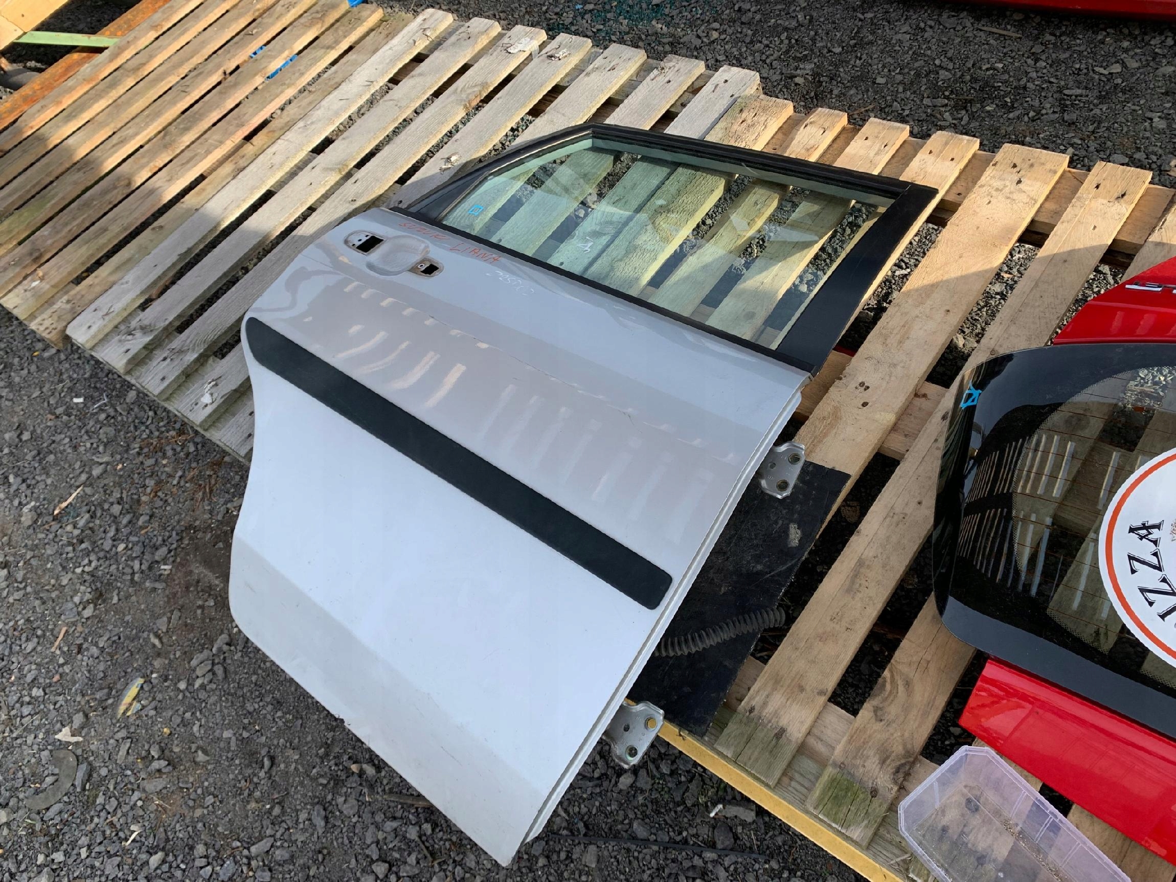 SUZUKI LIANA door left rear part silver Z2S