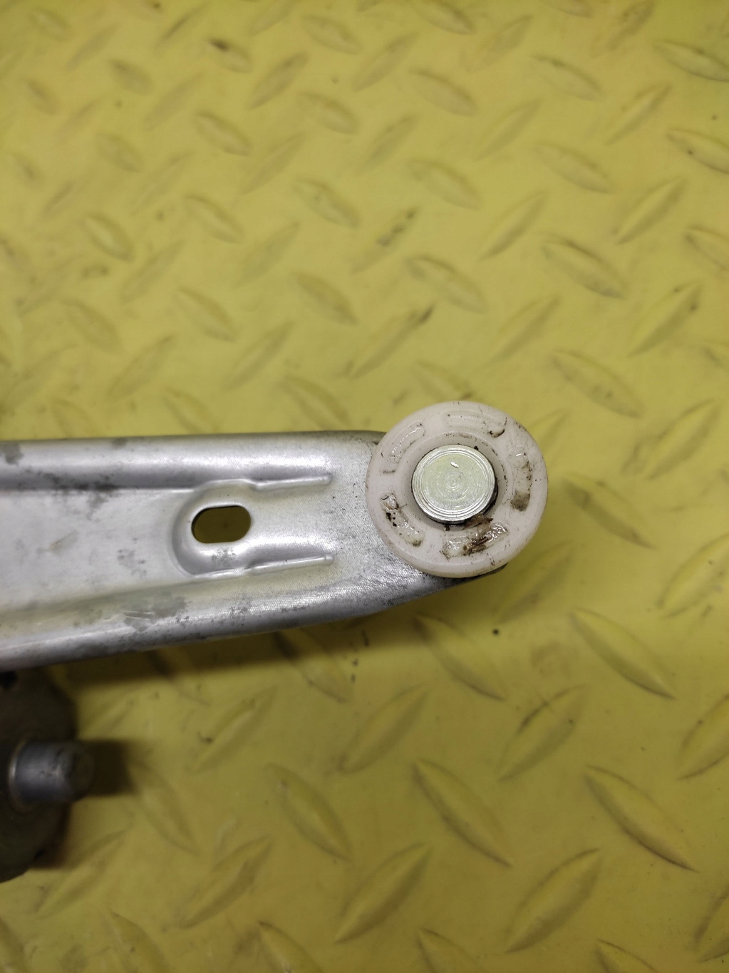 TOYOTA AVENSIS T25 window regulator right rear part