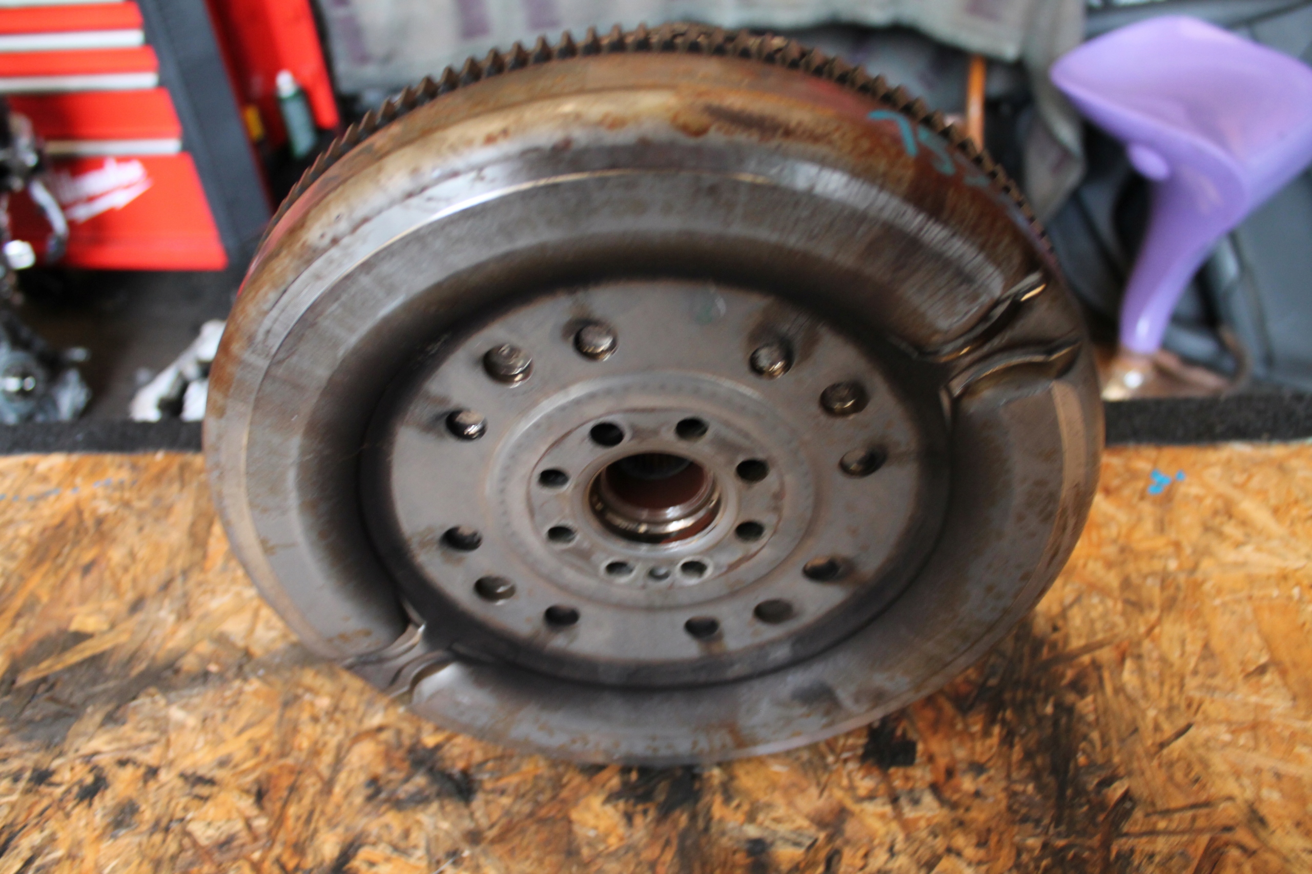 1572. wheel flywheel VW SEAT 05L105266F