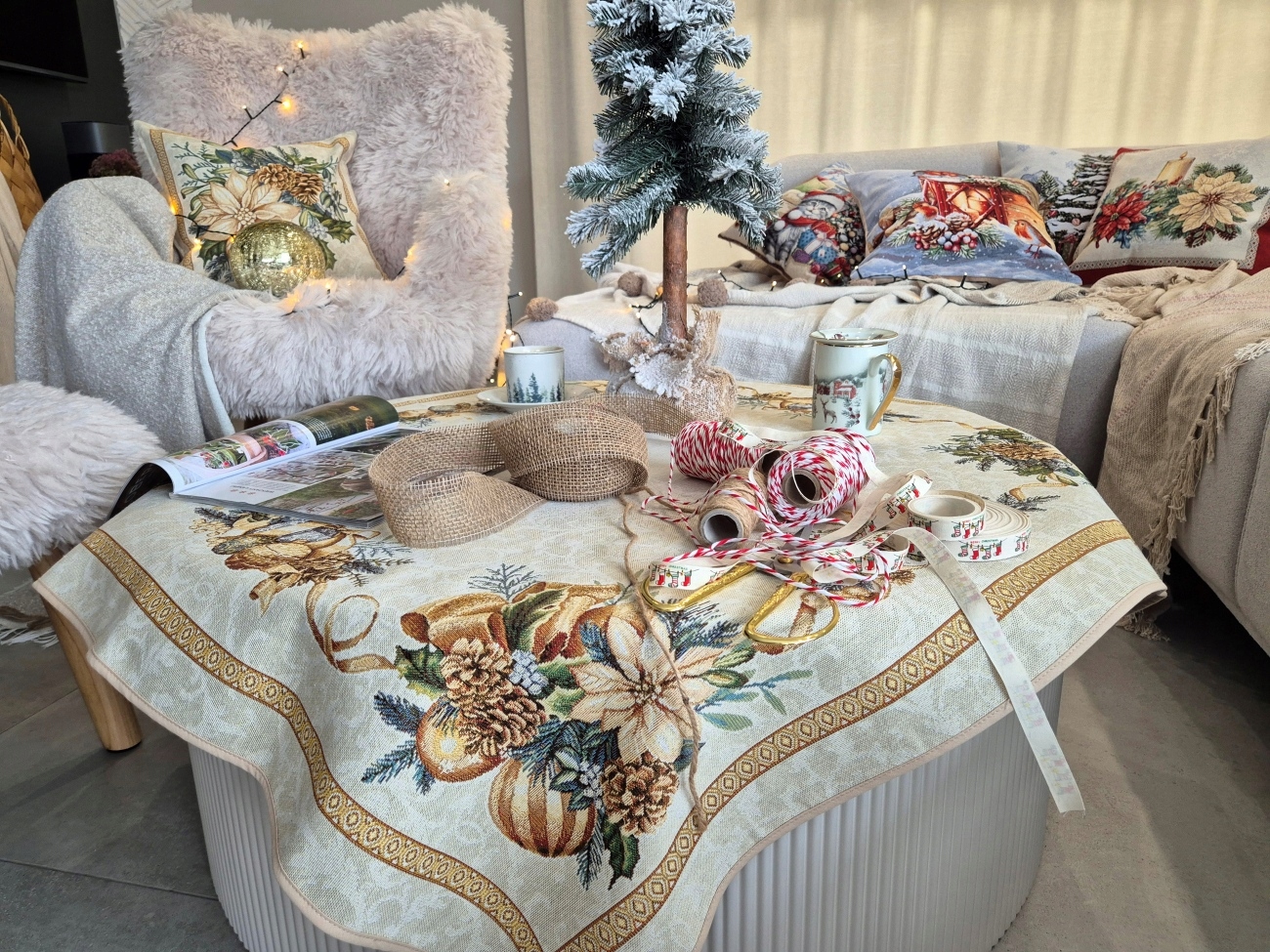 Ubrus s vánočním motivem 100x100 cm V18