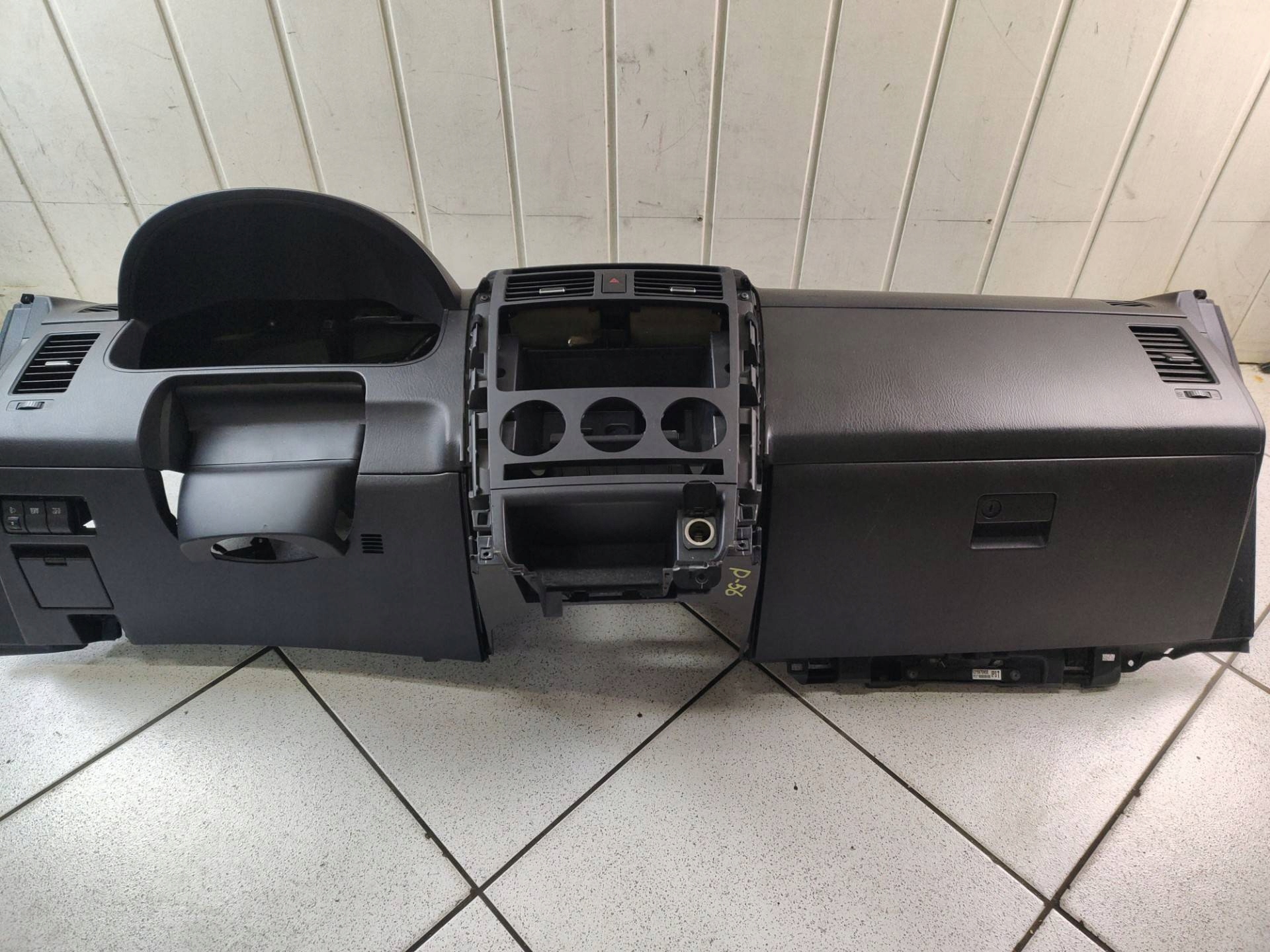 dashboard instrument panel console Mazda CX-9 2008