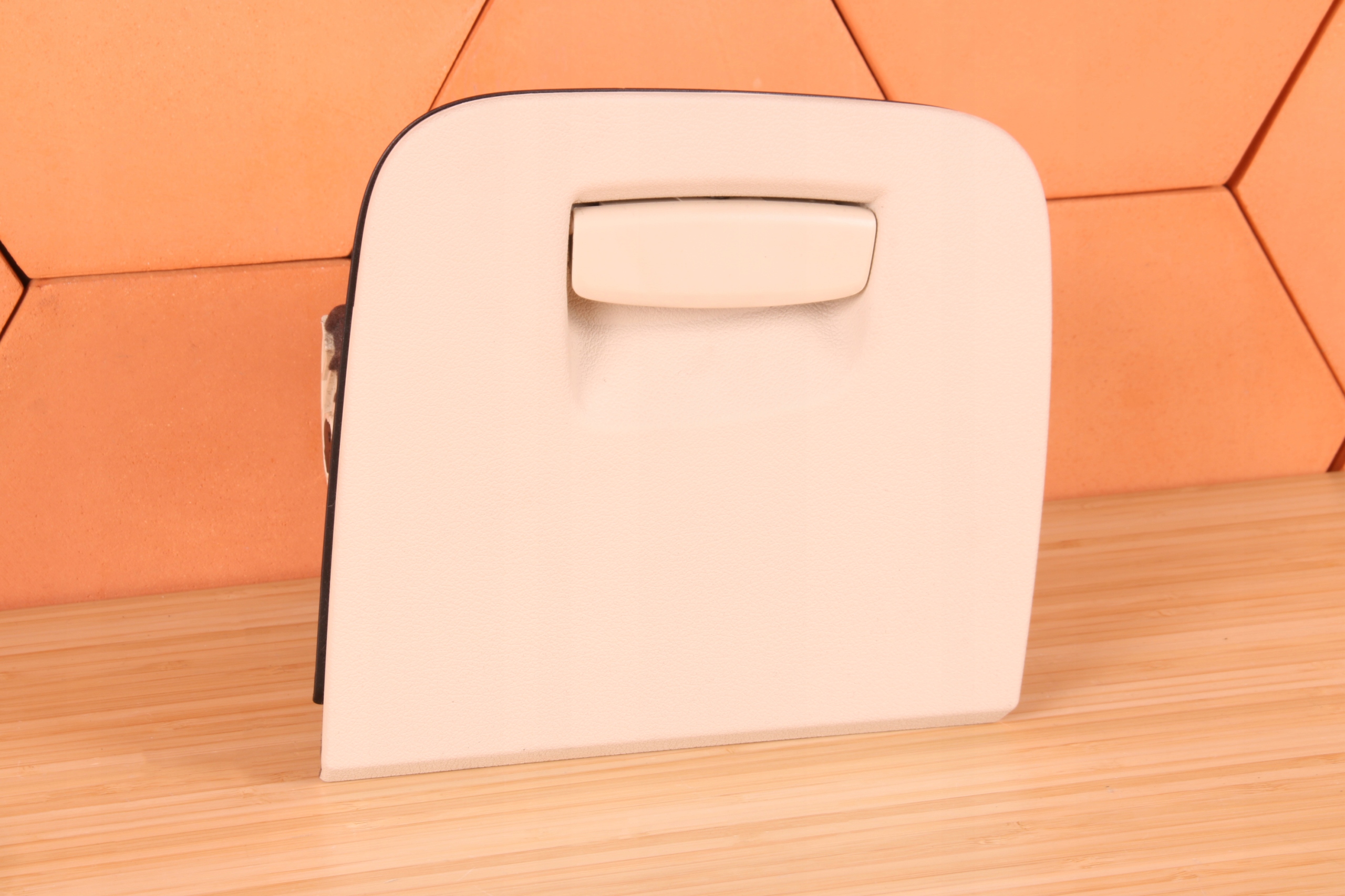 BMW G30 G31 G32 SCHOWEK DESKI KONSOLI KIEROWCY LEWY CANBERRABEIGE 6997930 Numer katalogowy części 6997930