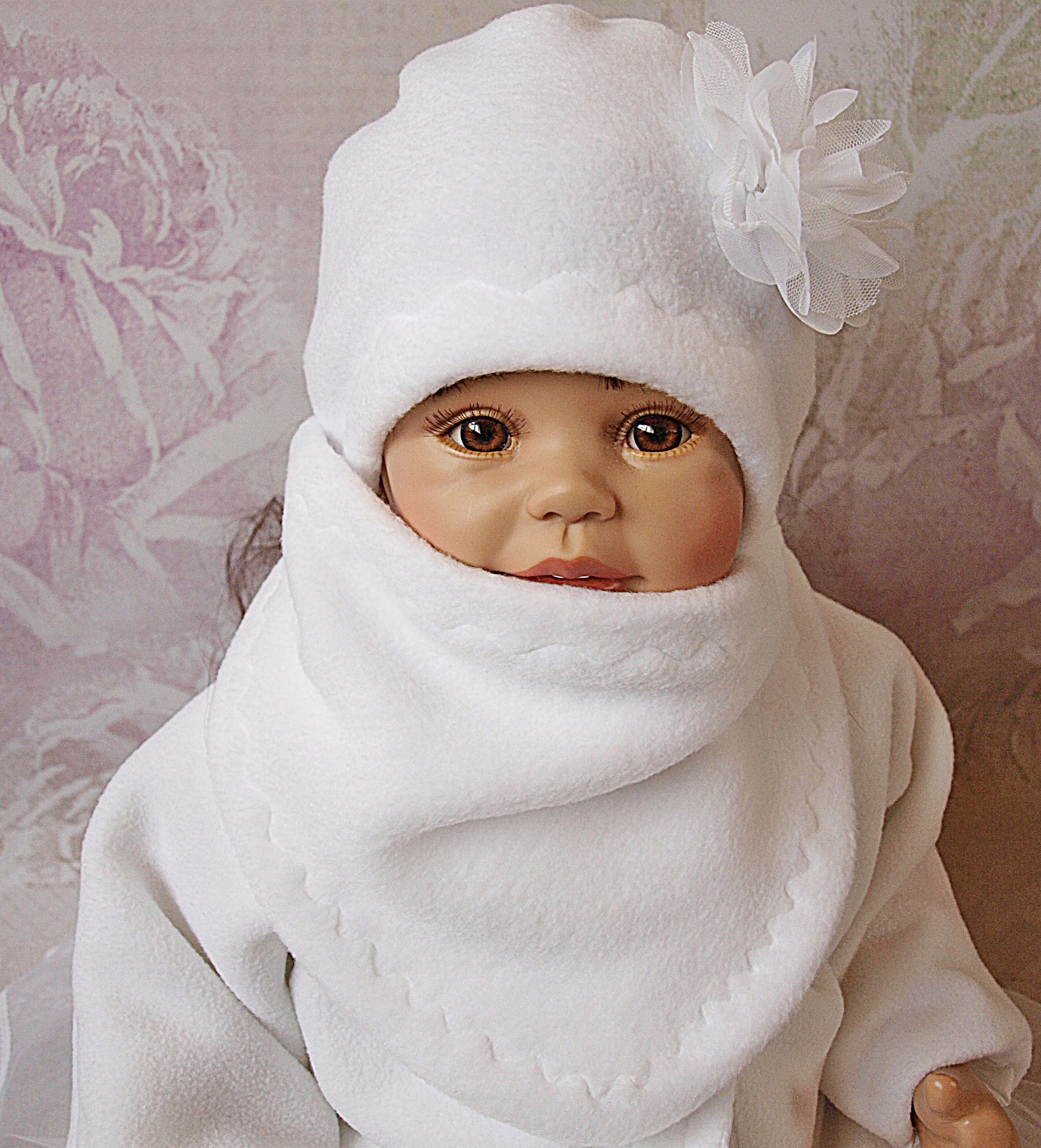 BIAŁY CIEPŁY ZESTAW CZAPECZKA I CHUSTA KWIAT 68