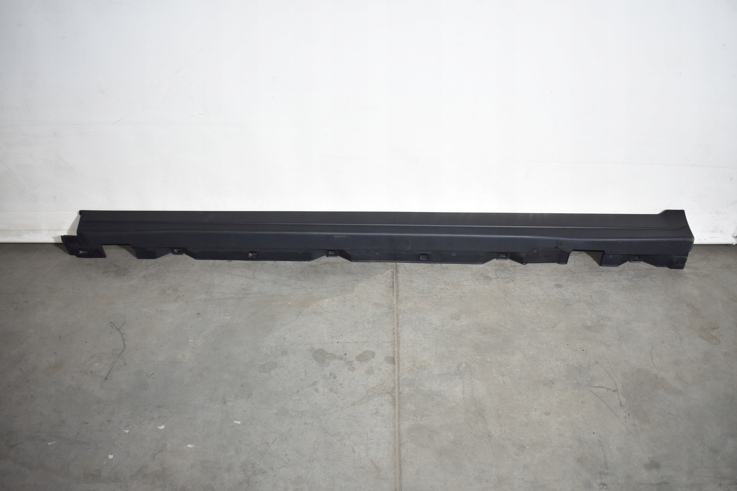 IDEALNA moulding threshold left MERCEDES H247 GLA 1