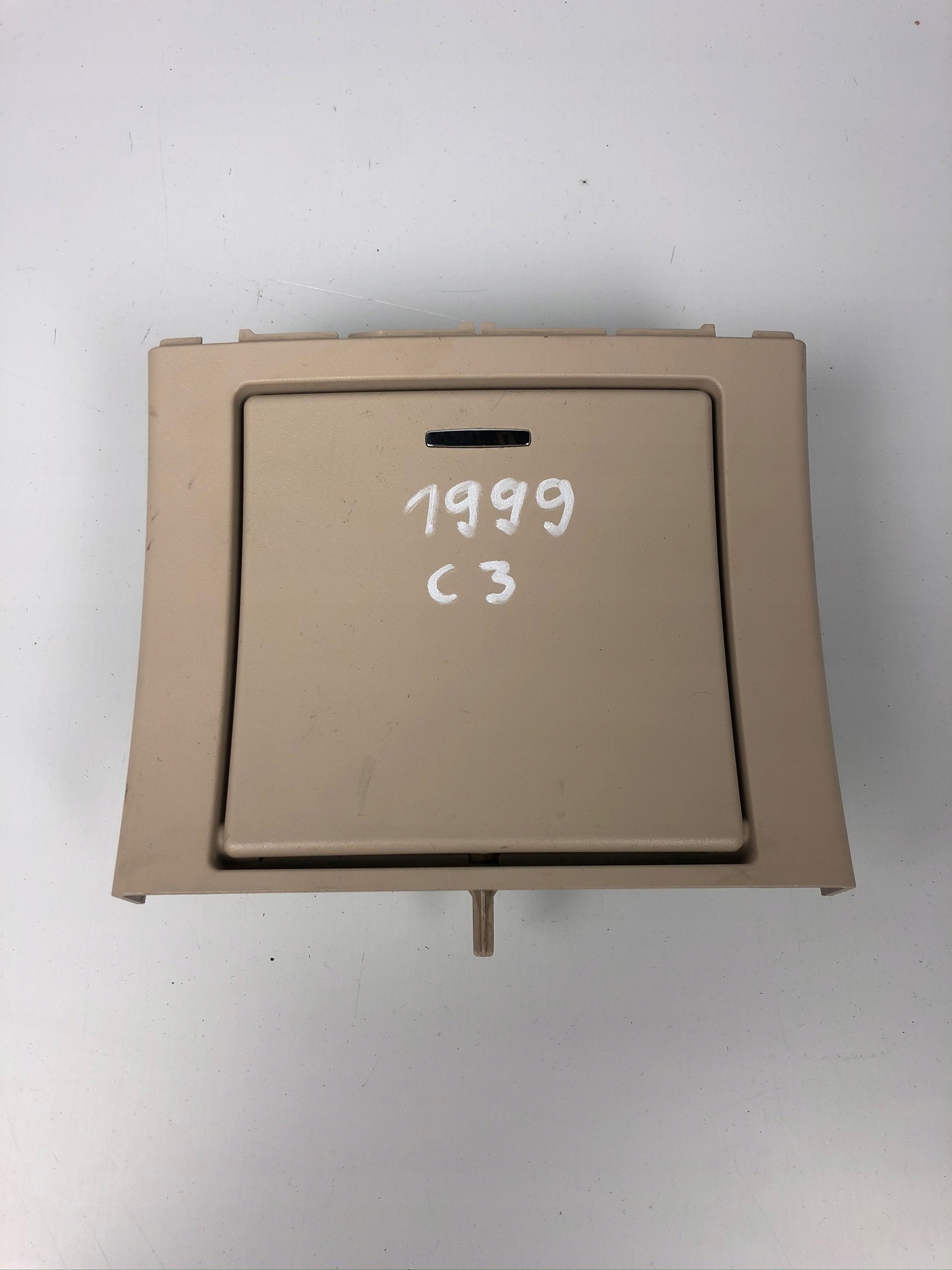 LADOWARKA 12V passenger compartment MERCEDES E W212 LIFT