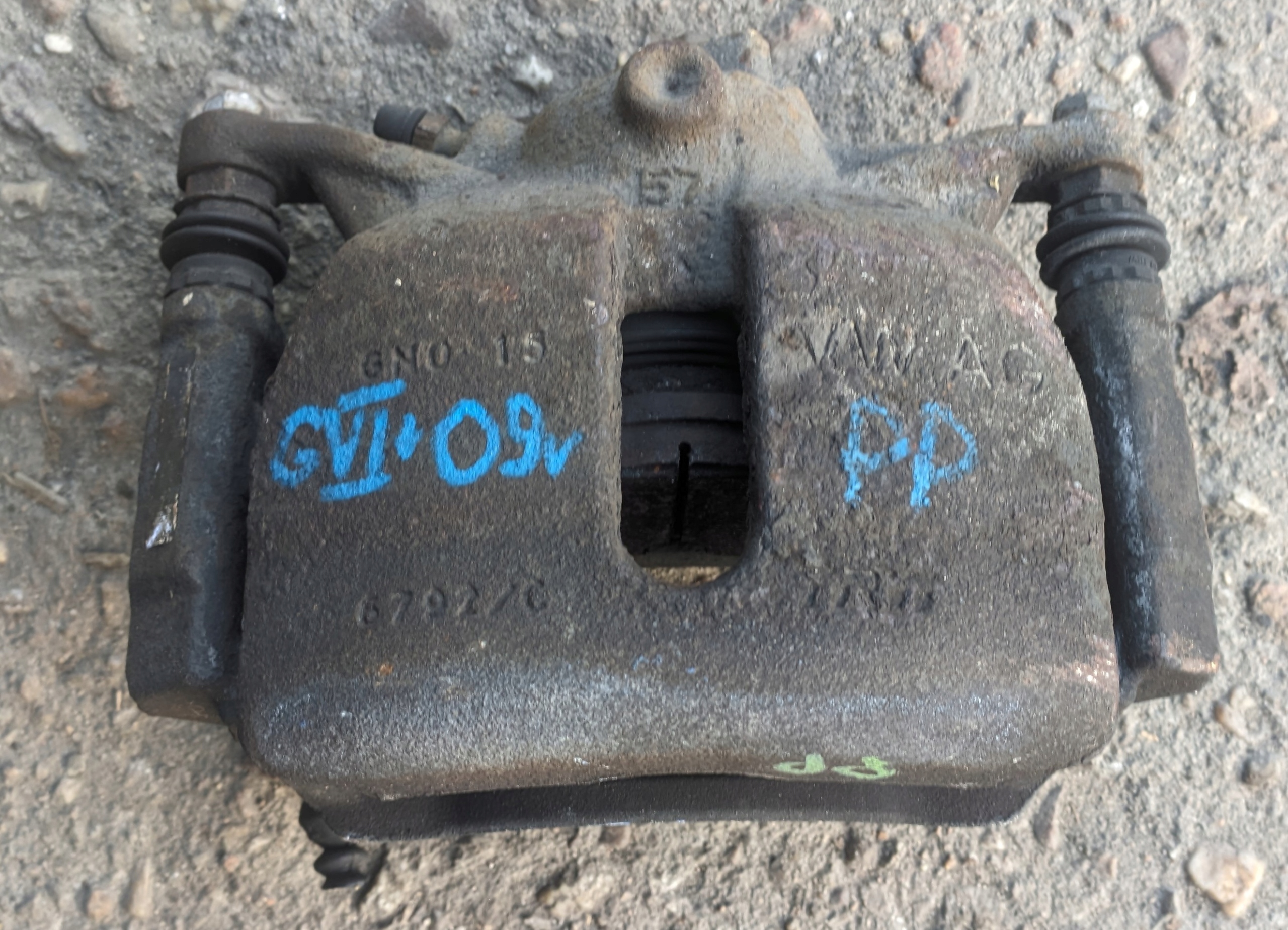 VW GOLF VI plus 1.6 TDI 09R caliper brake right front