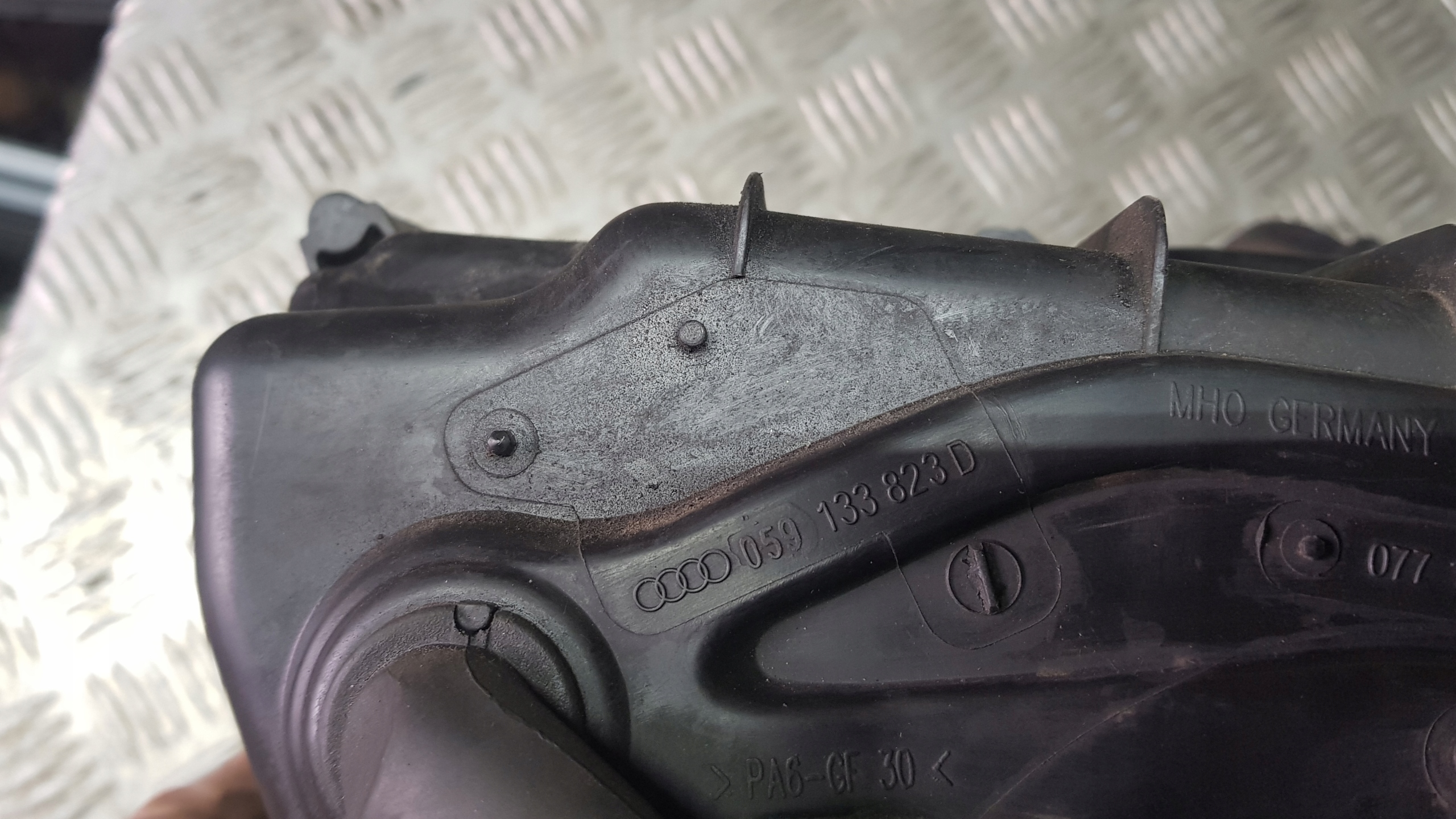AUDI A8 D3 Gehäuse filter luft 3.0 TDI 059133823d