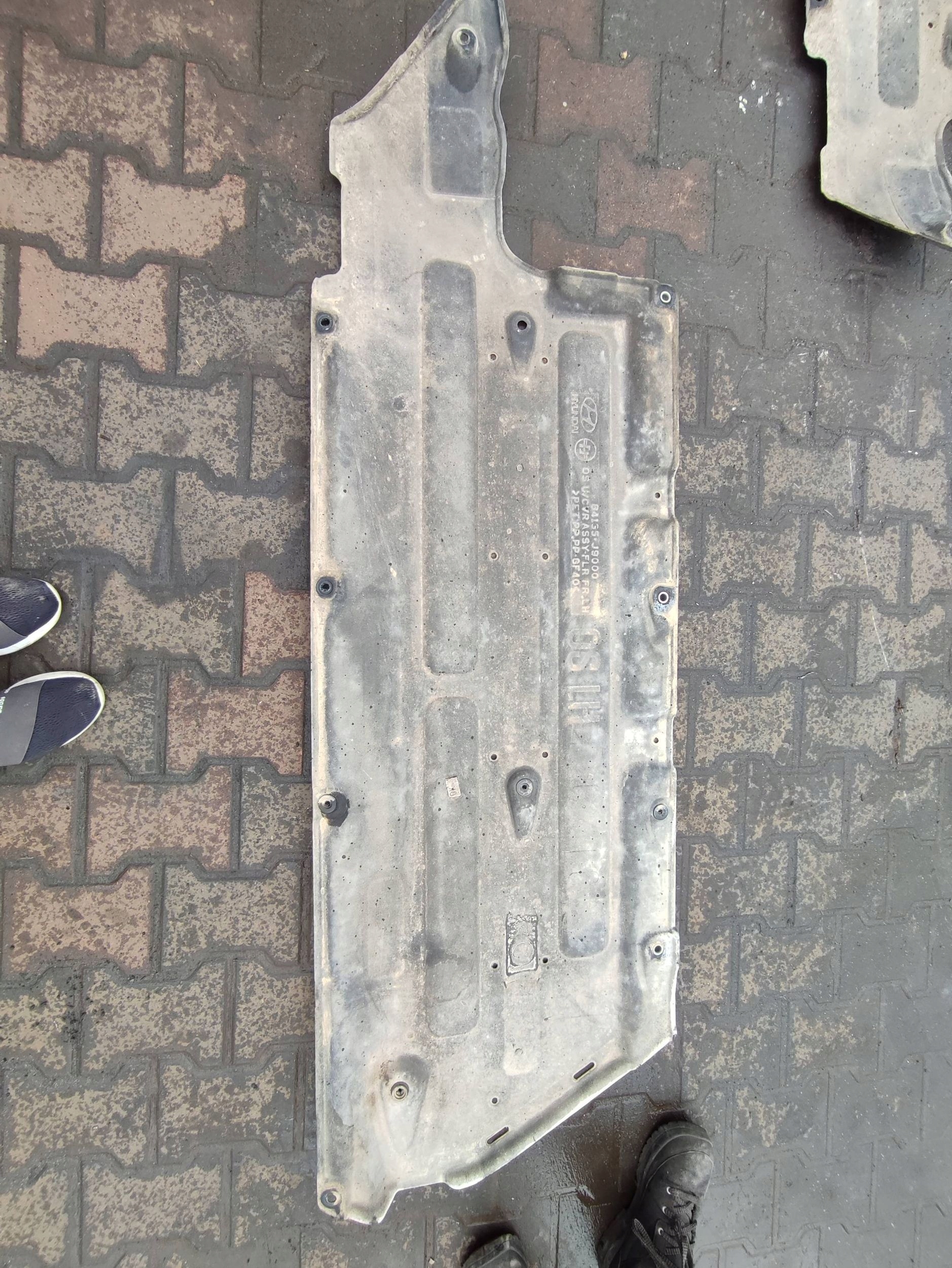 Hyundai Kona and 2018 left side cover central chassis left