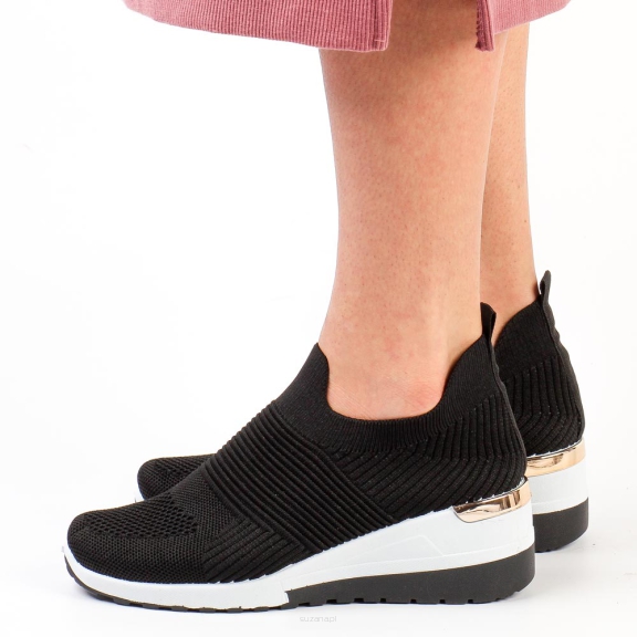 

Czarne sneakersy damskie McKeylor 13544 r41