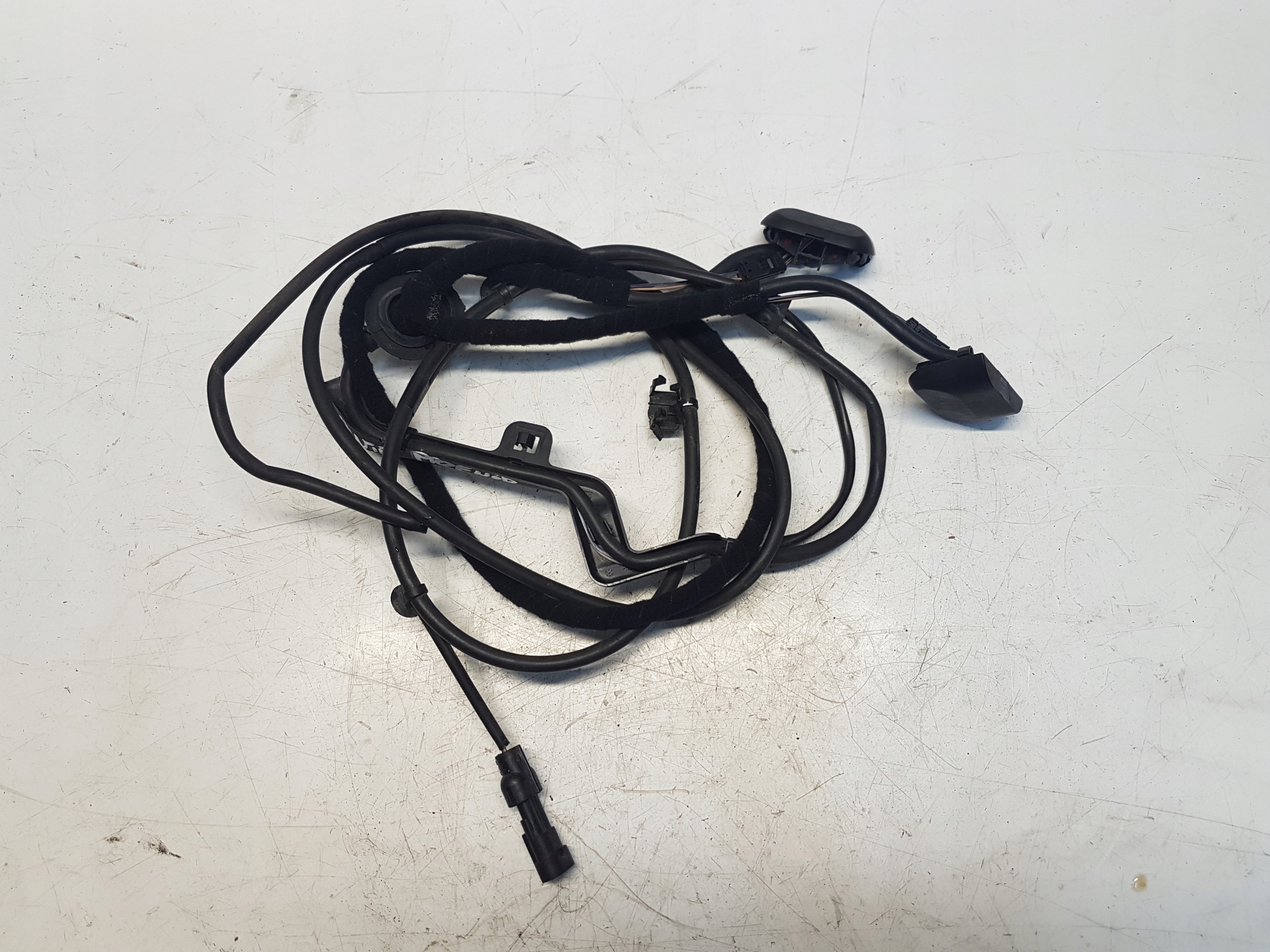 MASERATI LEVANTE ШЛАНГ ОМИВАЧА КАПОТА