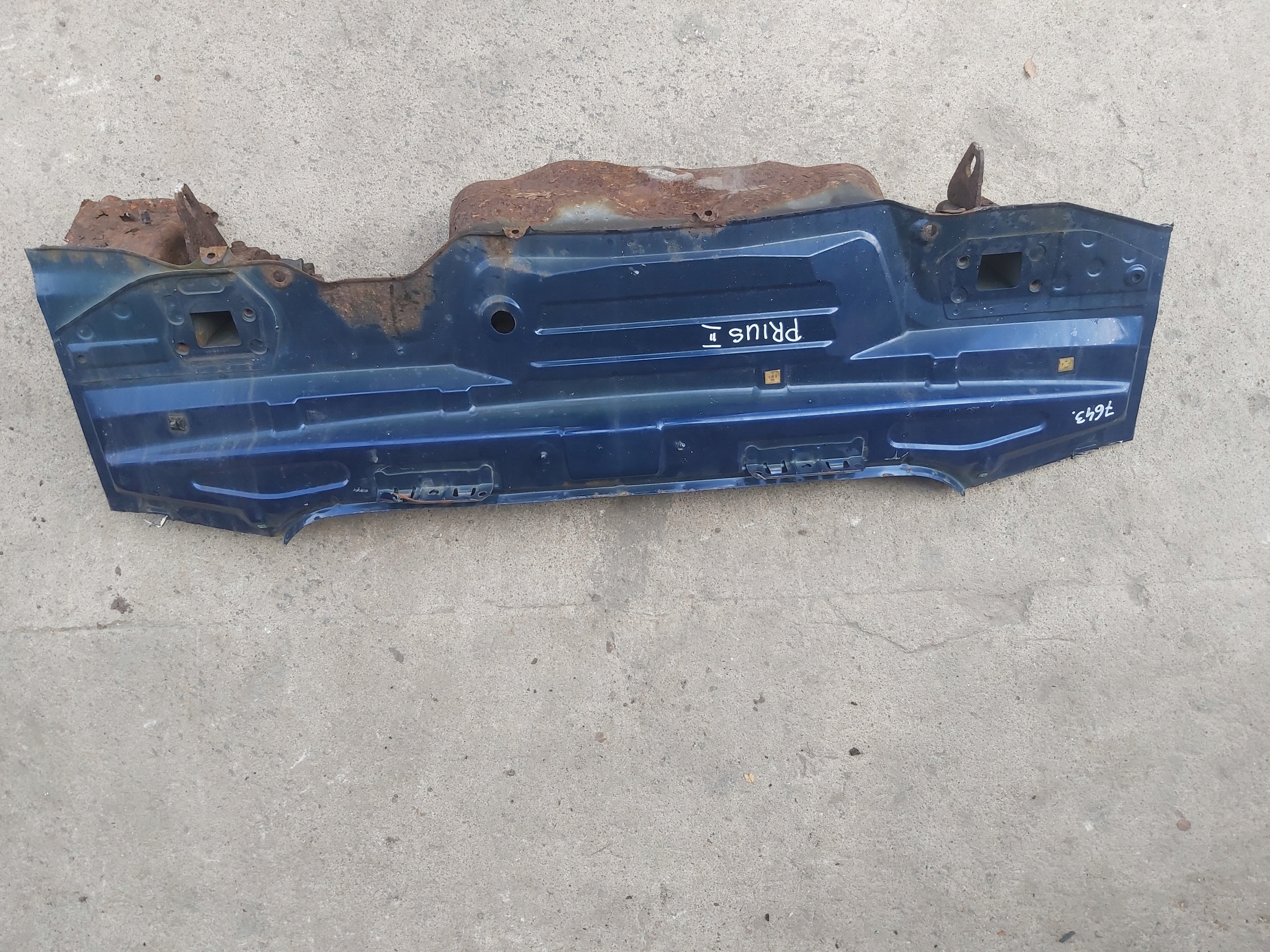 Toyota Prius II pas tylny tył