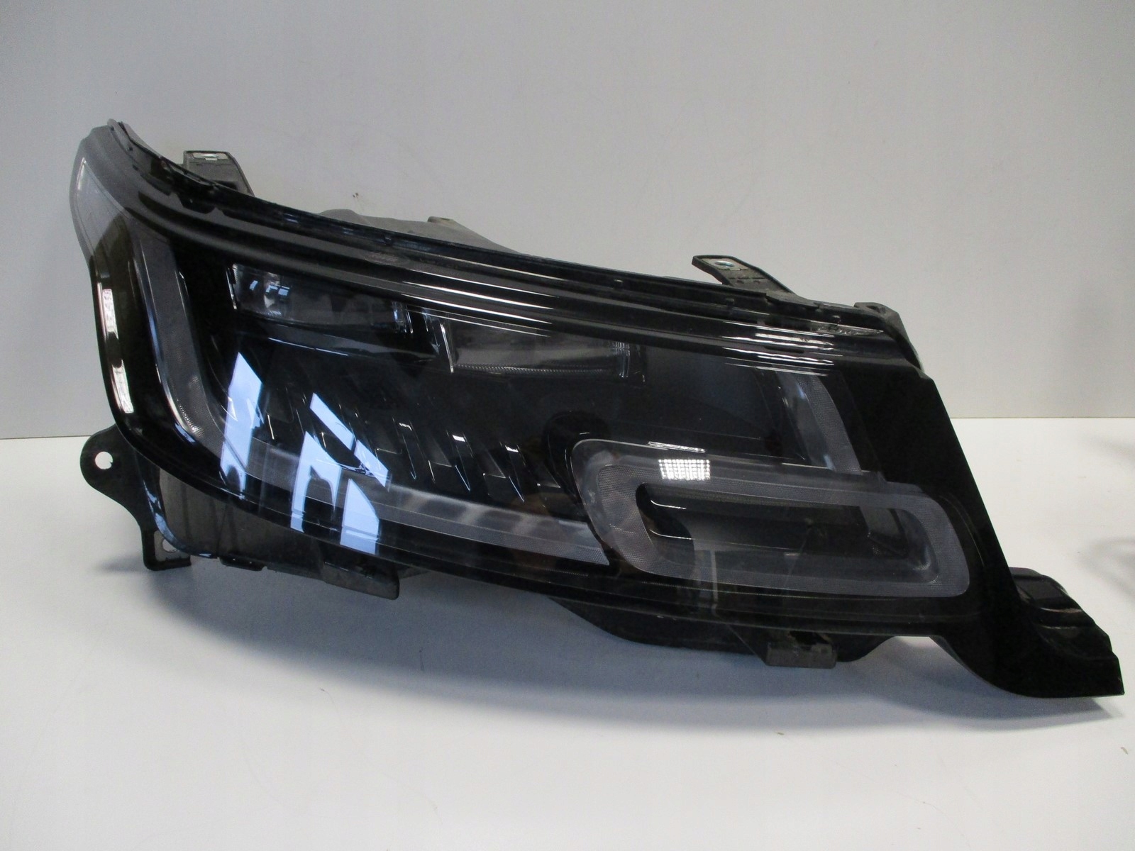 Lampa FULL LED RANGE ROVER SPORT 17R JK6213W029EH Typ samochodu Samochody osobowe