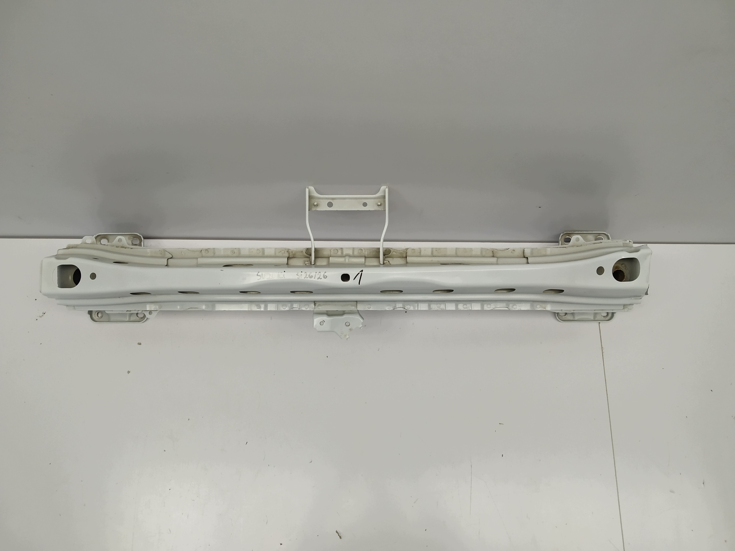 2015r + Suzuki Vitara II III sider w bumper front original below Radar