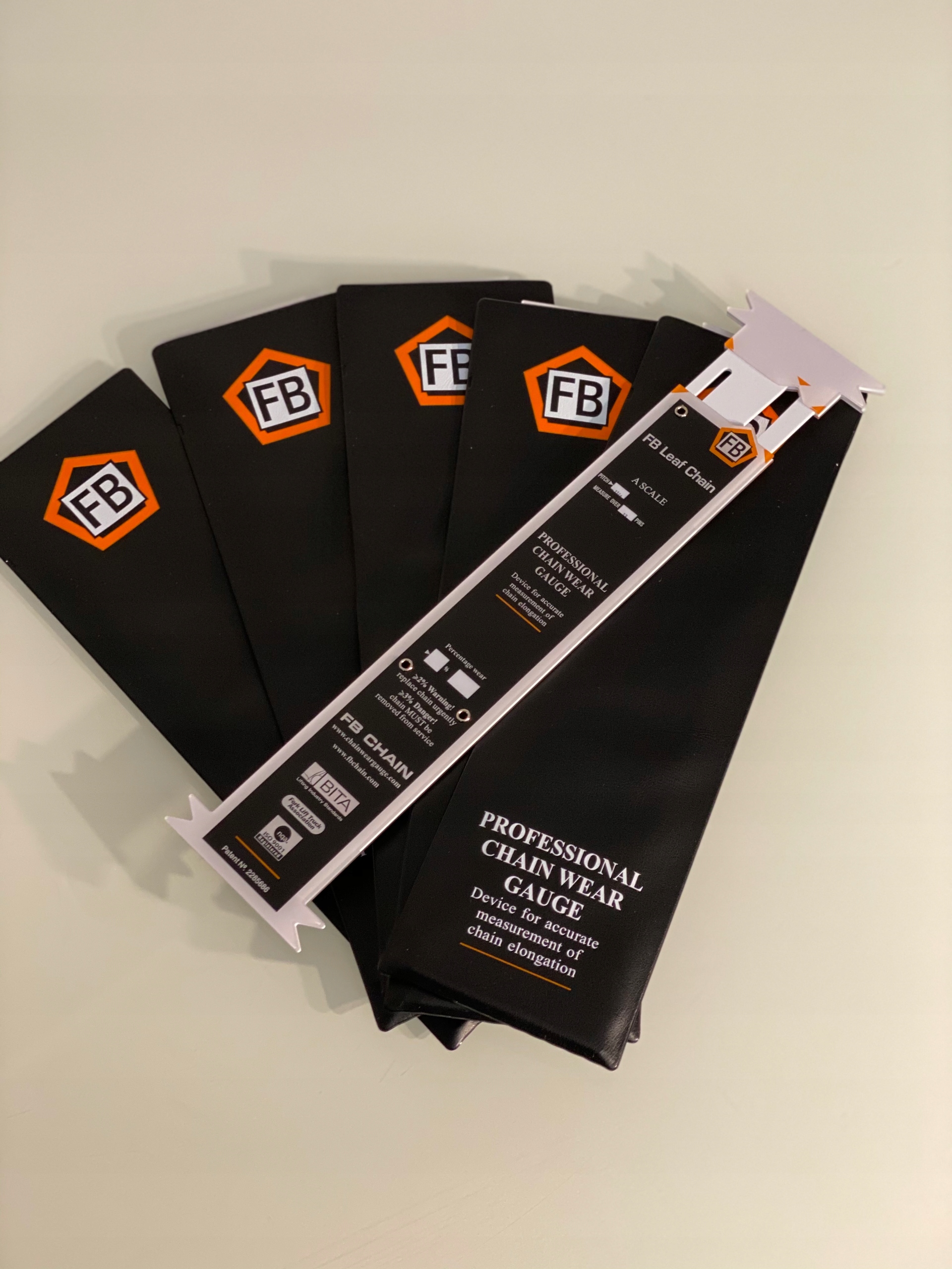 12345 - ИЗМЕРИТЕЛЬНАЯ ЛИНЕЙКА ДЛЯ ИЗМЕРЕНИЯ ИЗНОСА ЦЕПИ FB UDT