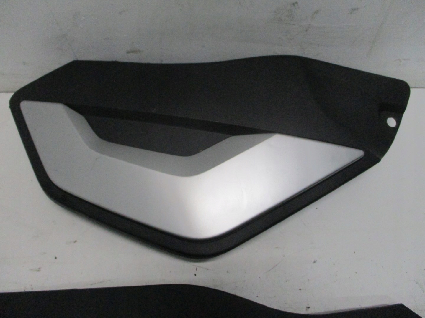 Blende Abdeckung tunelu DACIA DUSTER 689200724R 689216018R