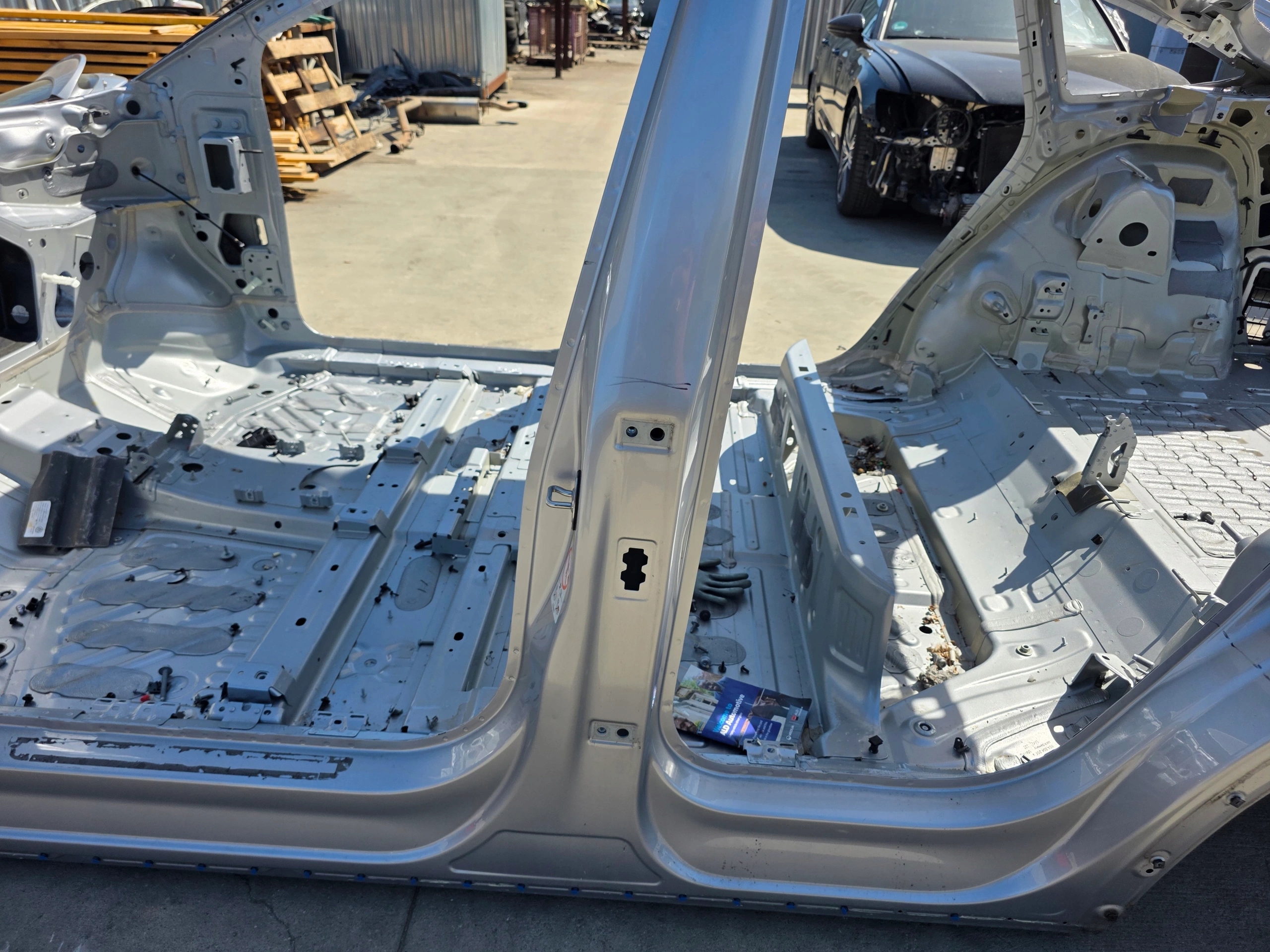 quarter threshold left left side driver´s AUDI Q4 E-TRON original !!!
