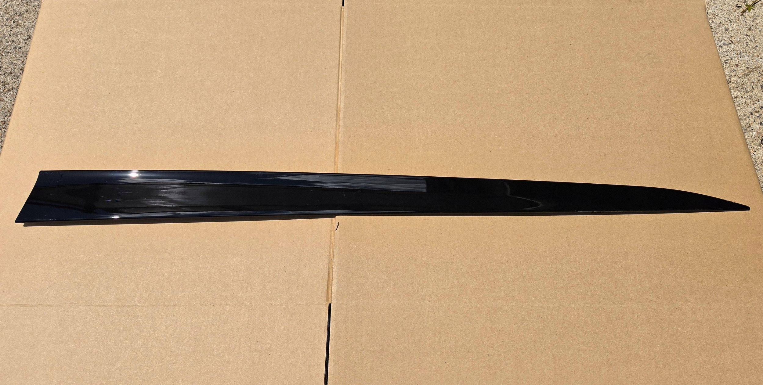 Audi E-tron GT 4j3853960 moulding door przednich prawych