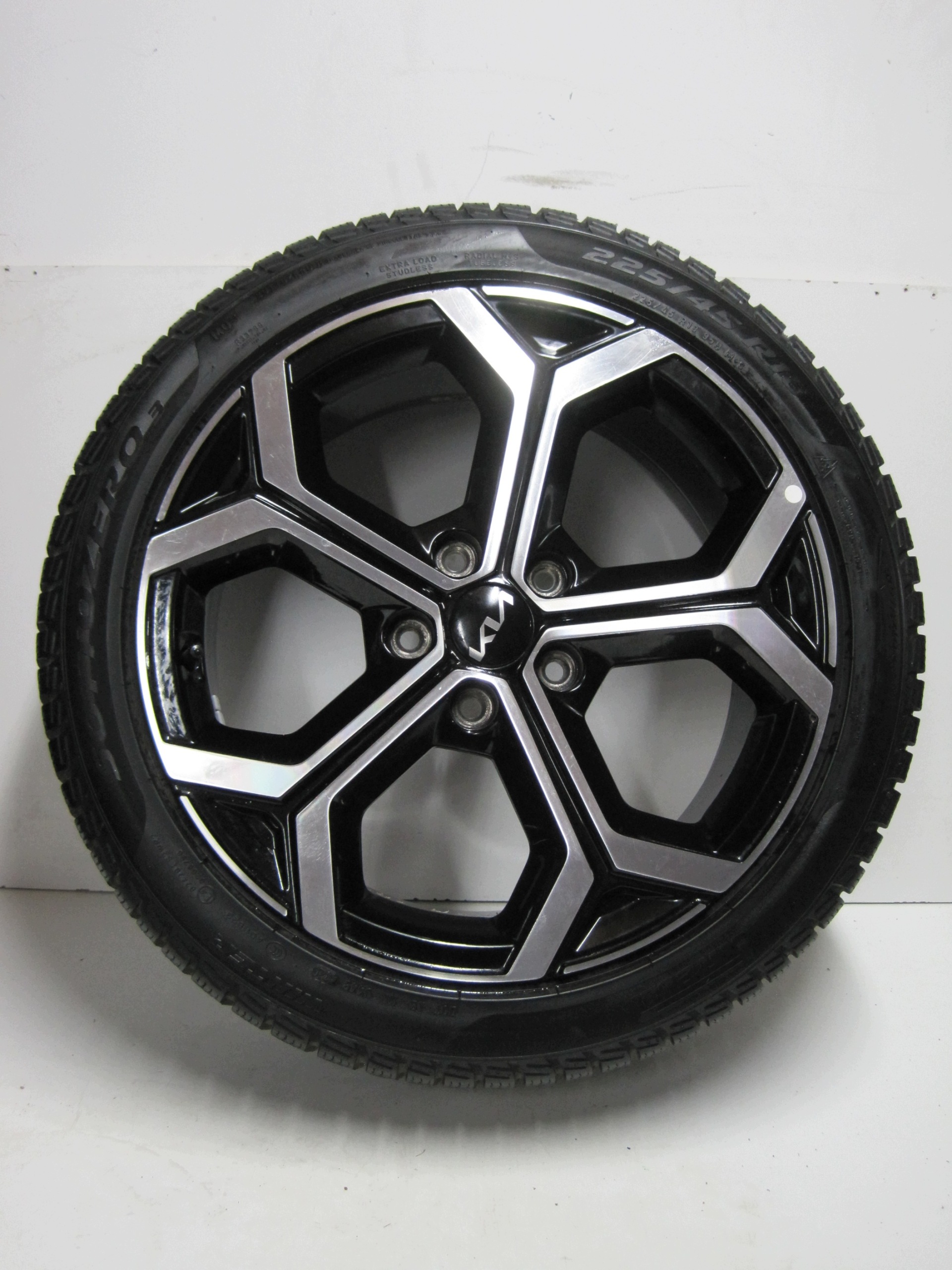 wheels discs tyres Kia NIRO II R18 6 MM M+S