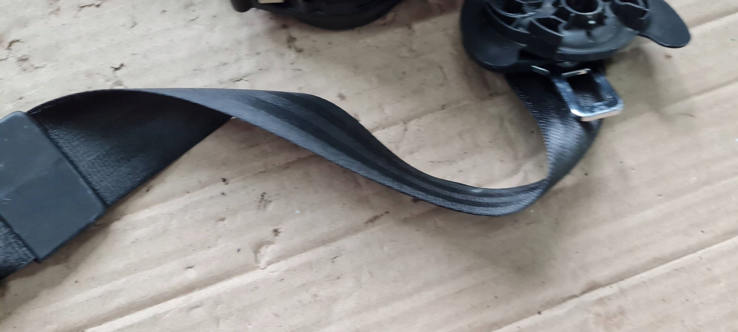 A4 B9 8W tension belt safety left front adjuster 8W0857705