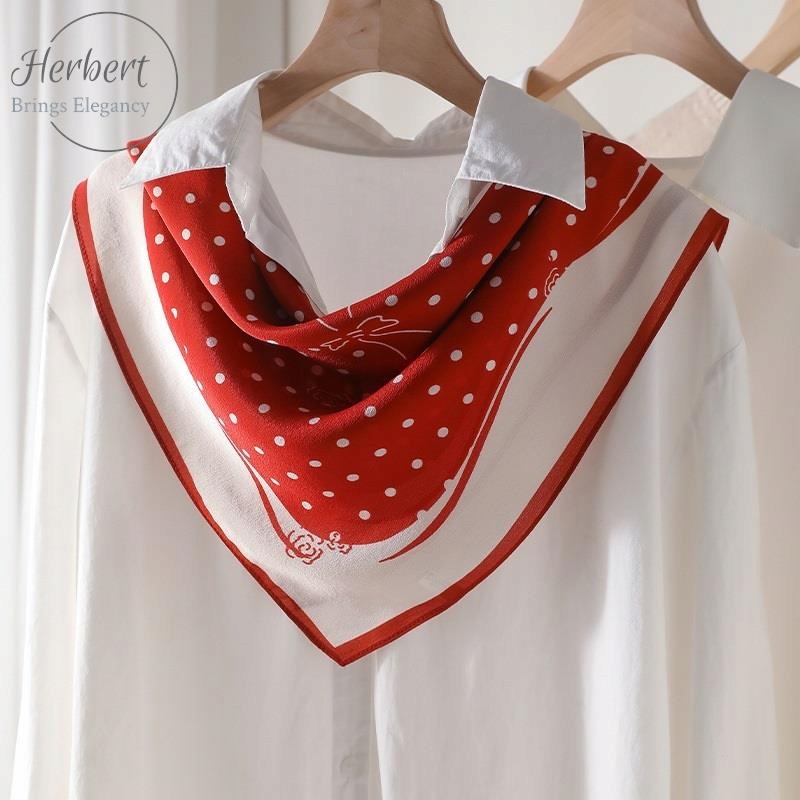 100% hedvábí morušové, oboustranný krepový šátek 65 cm – Vintage puntíky, černá/červená, dárkové balení