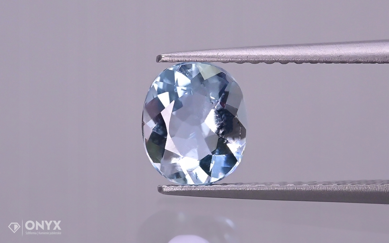 Akvamarín fasetovaný ovál 7x6 mm