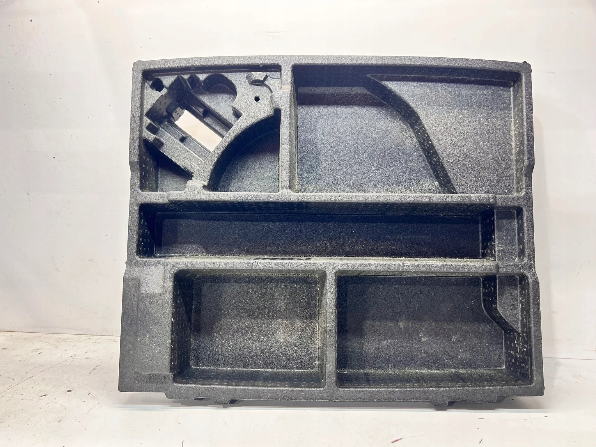 WKLAD polystirene boot AUDI Q3 8U 8U0012109D