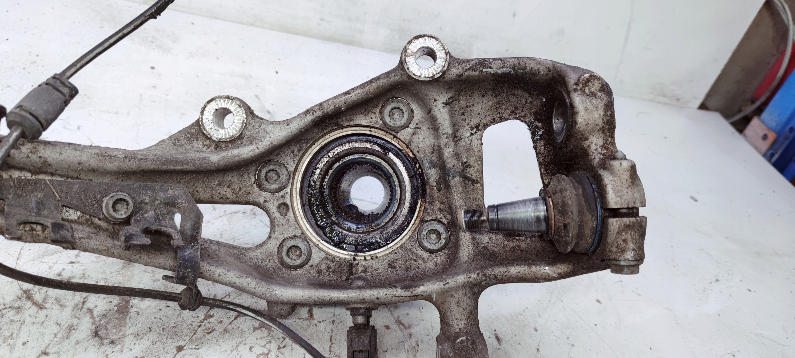 swing right front AUDI A4 B9 A5 Q5 8W0407560
