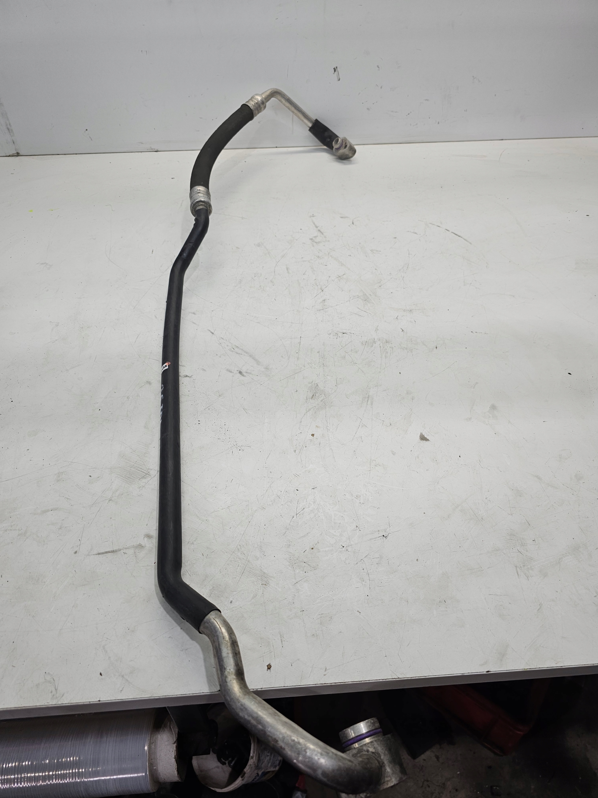 vedení hadice klimatizaci AUDI A4 B7 8E0260707T