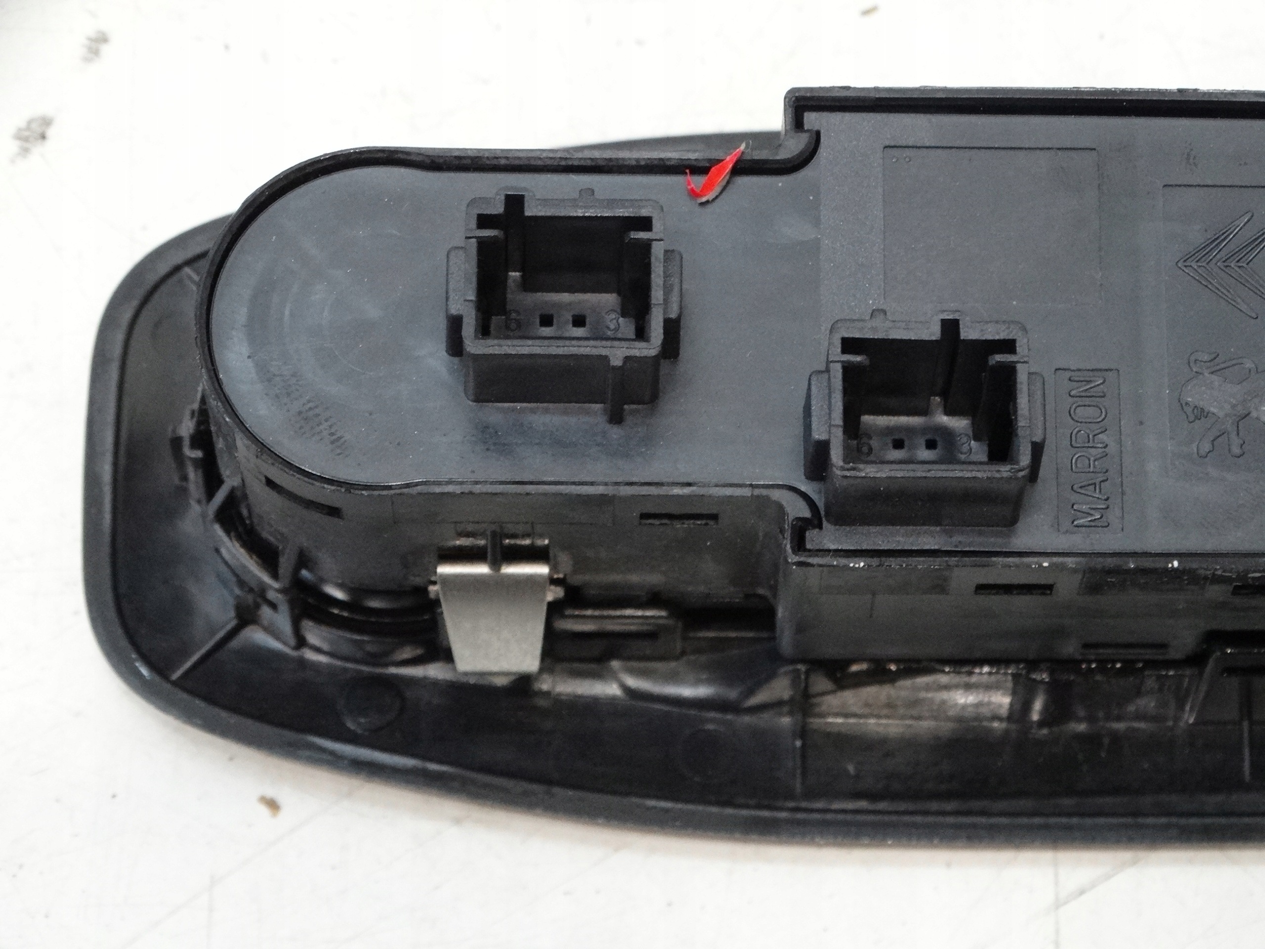 PANEL switch of control of the window left front PEUGEOT 208 2008 and 98242539ZD