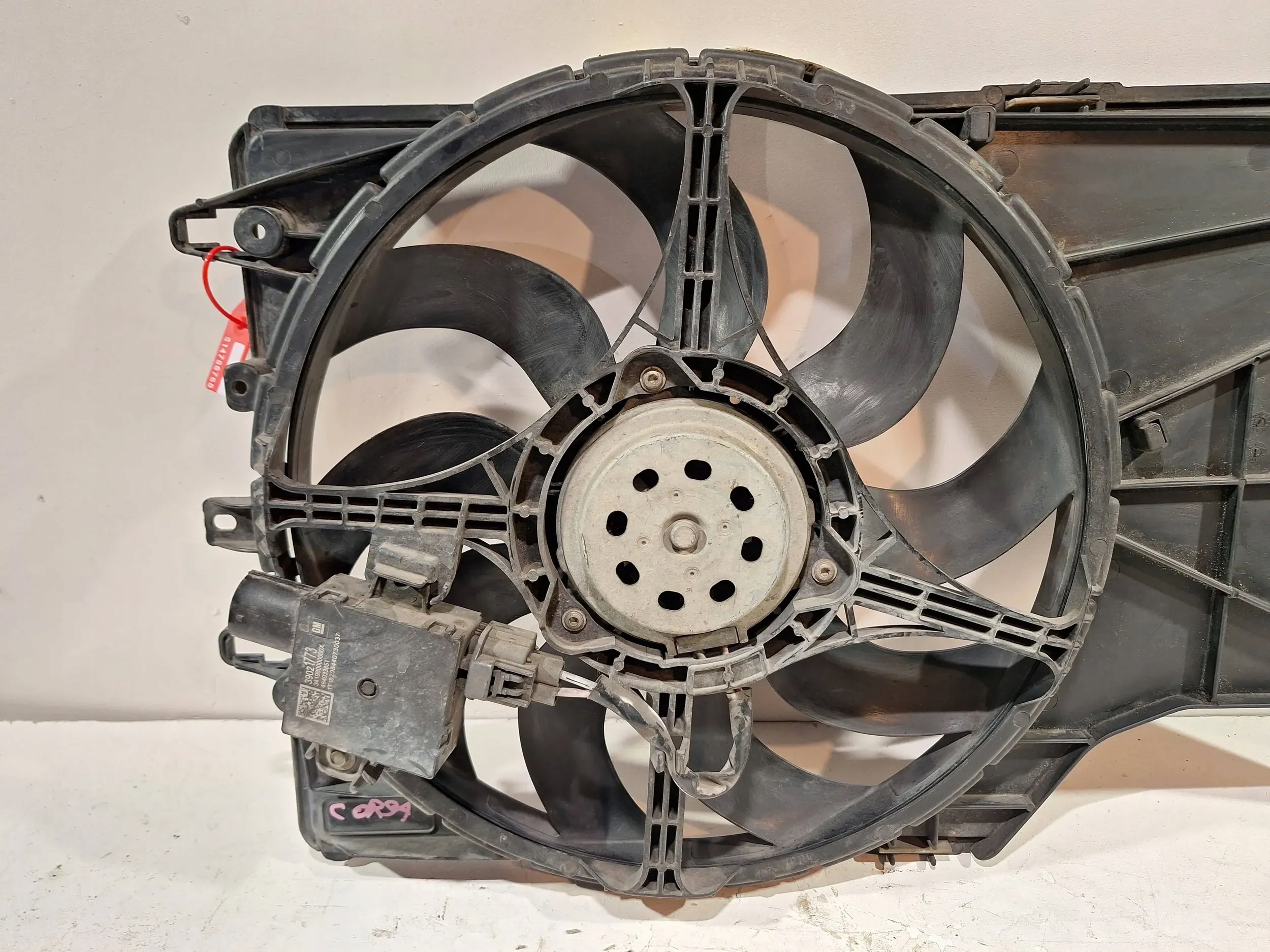 ventilátor chladiče obal 39021789 OPEL ADAM CORSA E 1.0 1.4 TURBO 12
