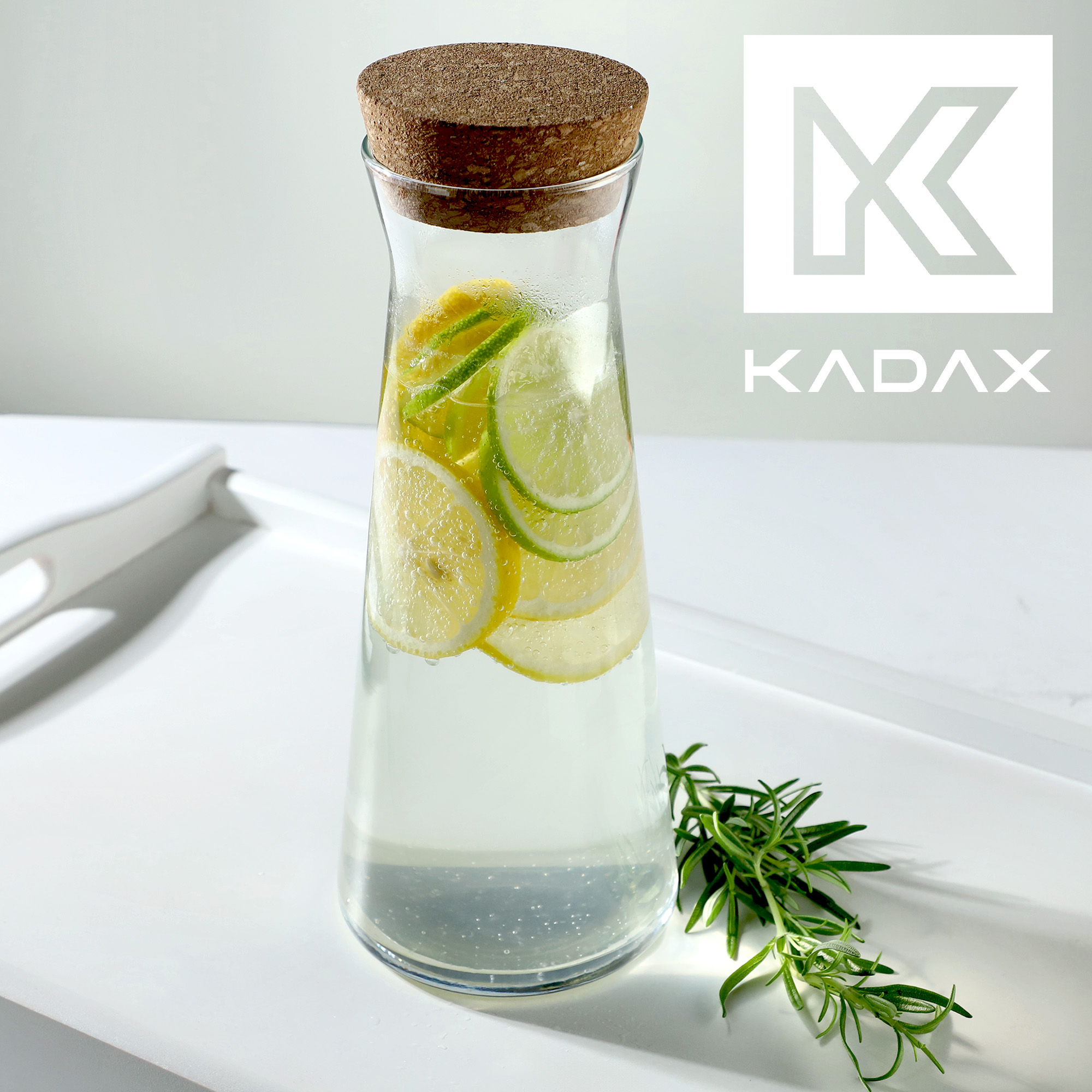 KARAFKA SZKLANA NA WODĘ DZBANEK Z KORKIEM NA LEMONIADĘ SOK 1L Marka Kadax