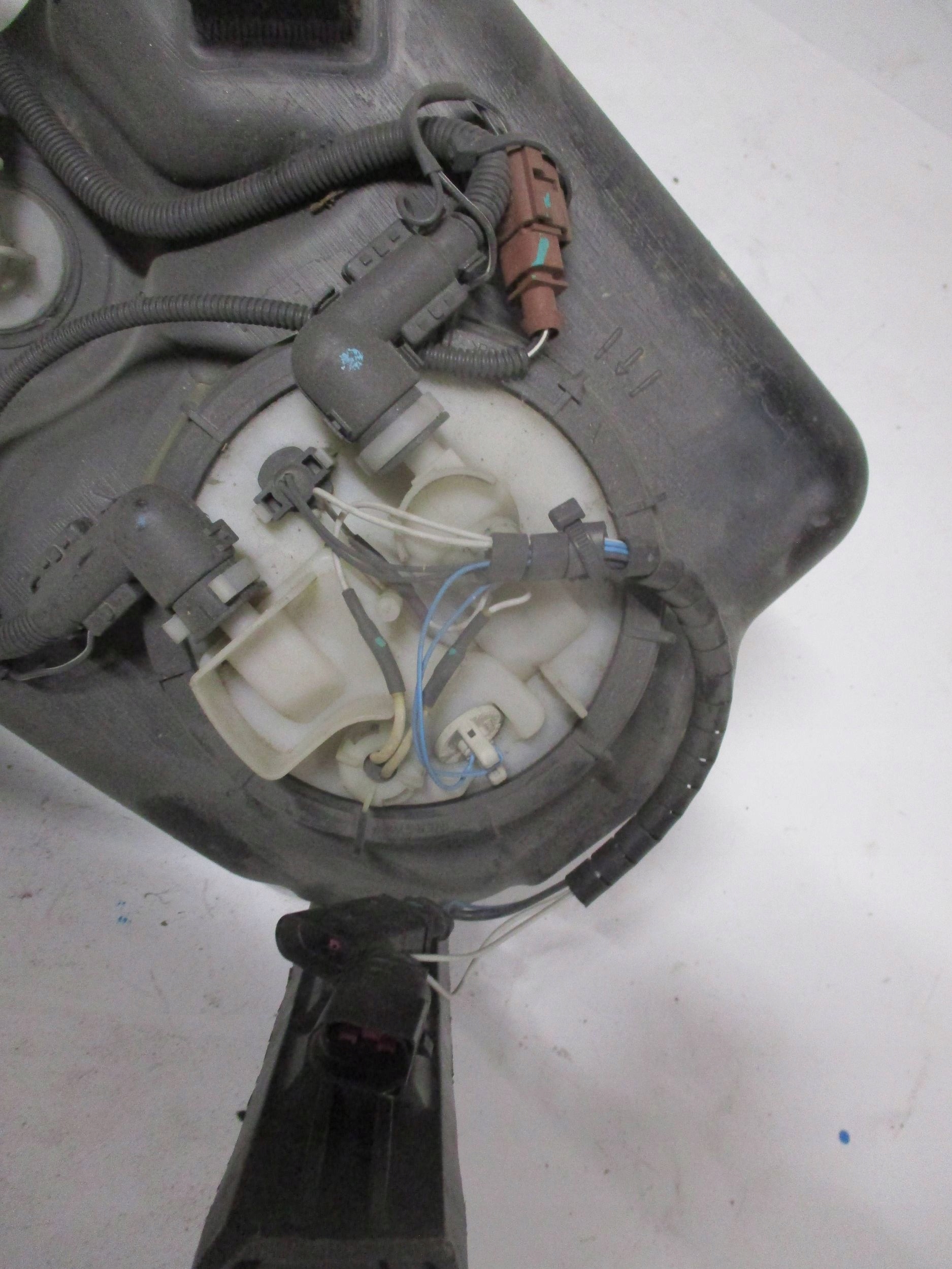 Behälter ADBLUE VOLKSWAGEN TOUAREG II 4L0131878