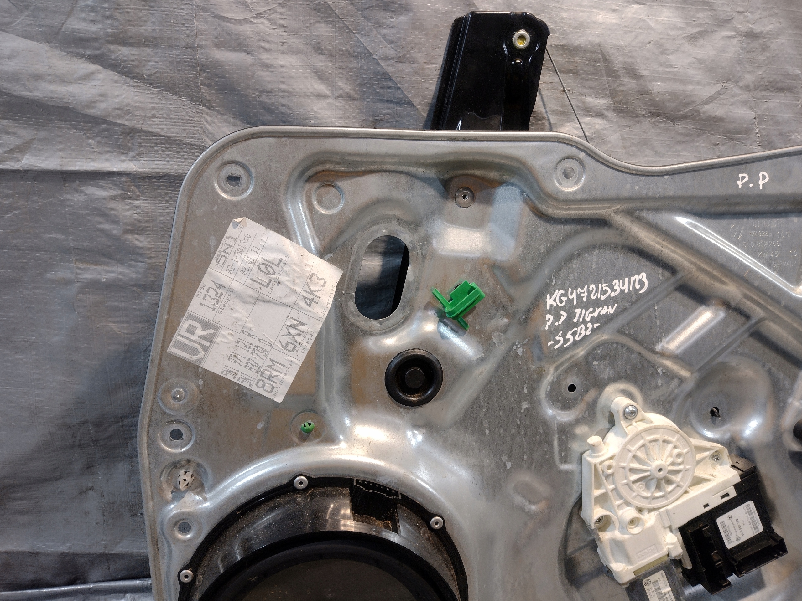 window regulator right front Volkswagen Tiguan and 5N1837730D