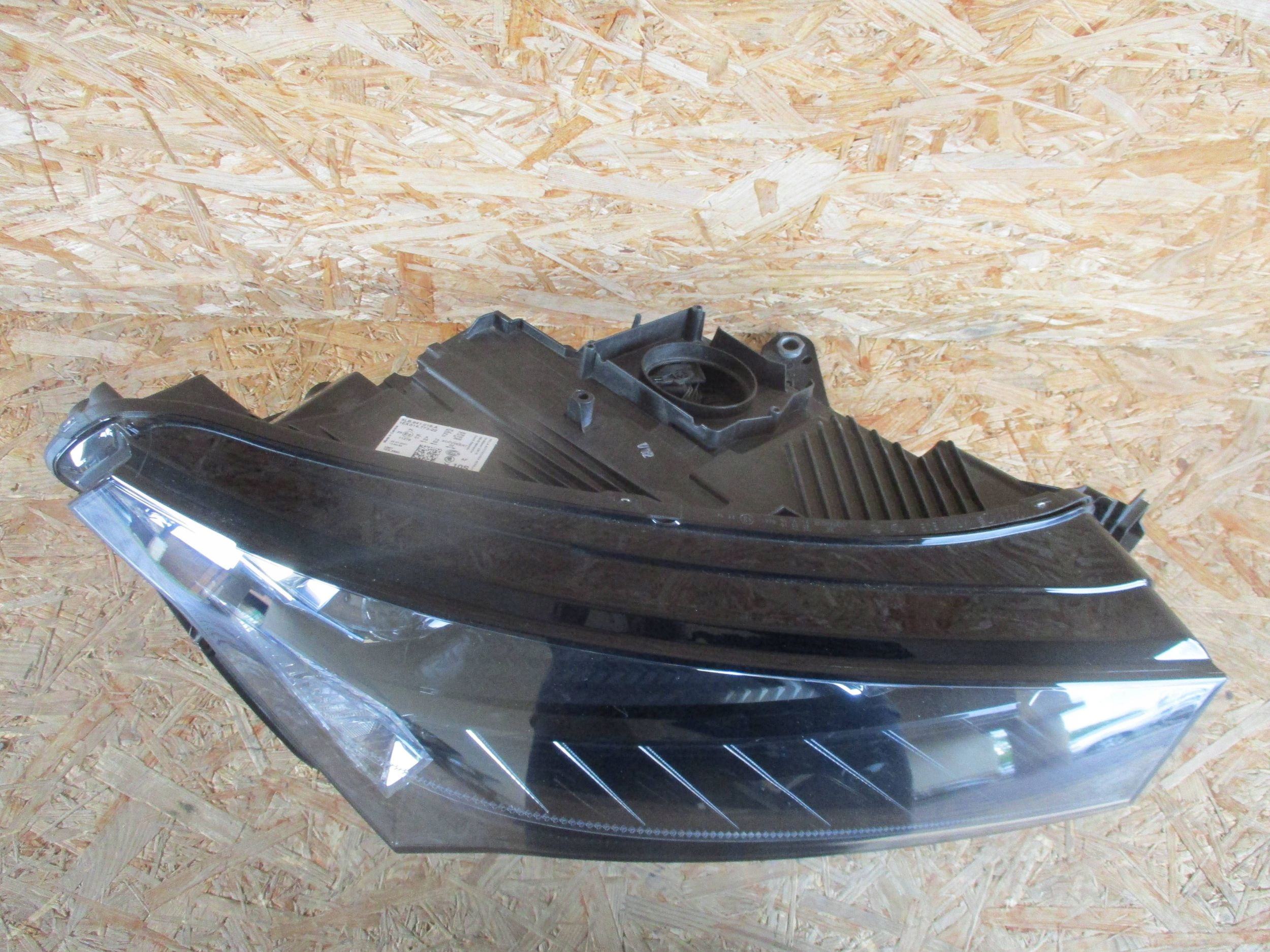 light front front right SKODA ENYAQ KRISTAL LIGHTING