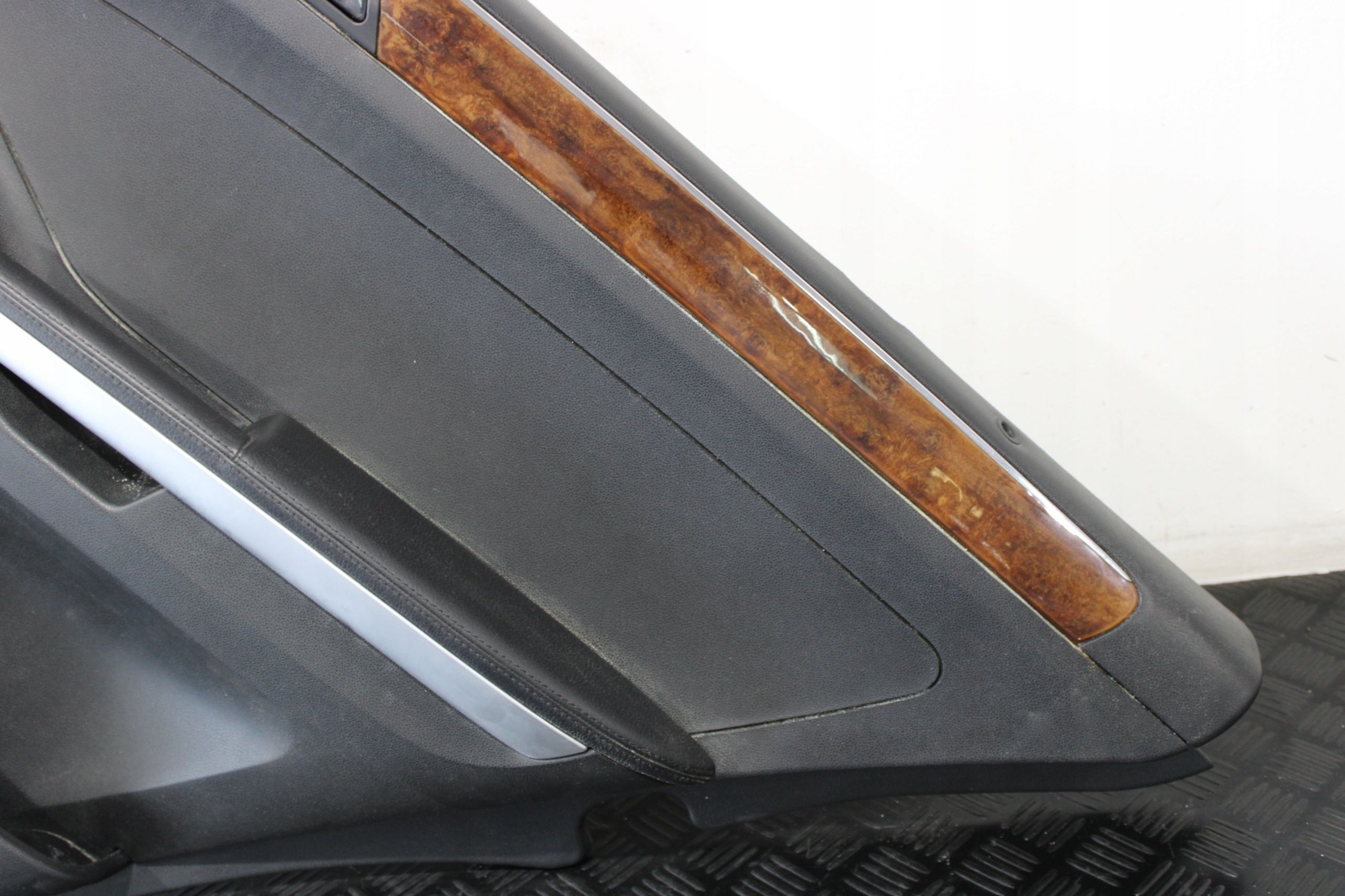 upholstery side door right rear part MERCEDES ML W164