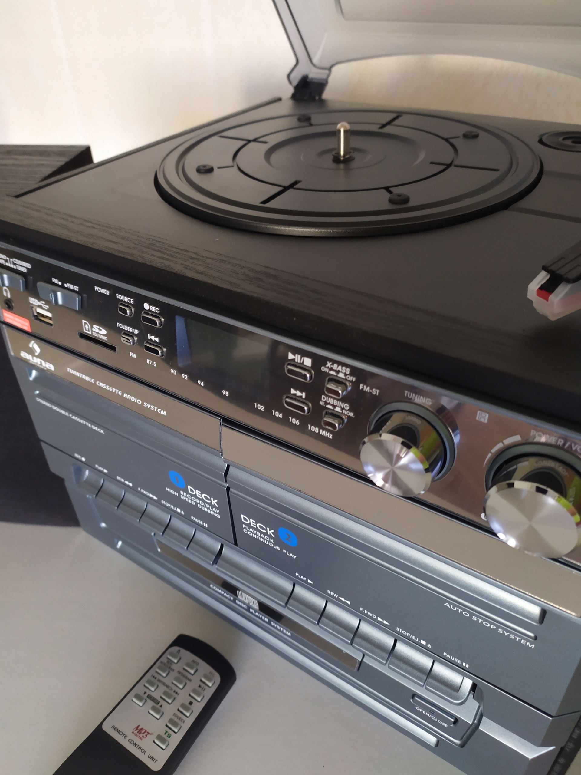 Wieża stereo CD FM USB TAPE Radio AM FM