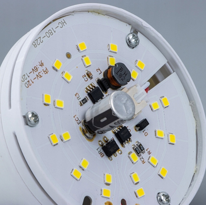 LAMPA TURYSTYCZNA LED LATARKA KEMPINGOWA POWERBANK Rodzaj akumulatorowa