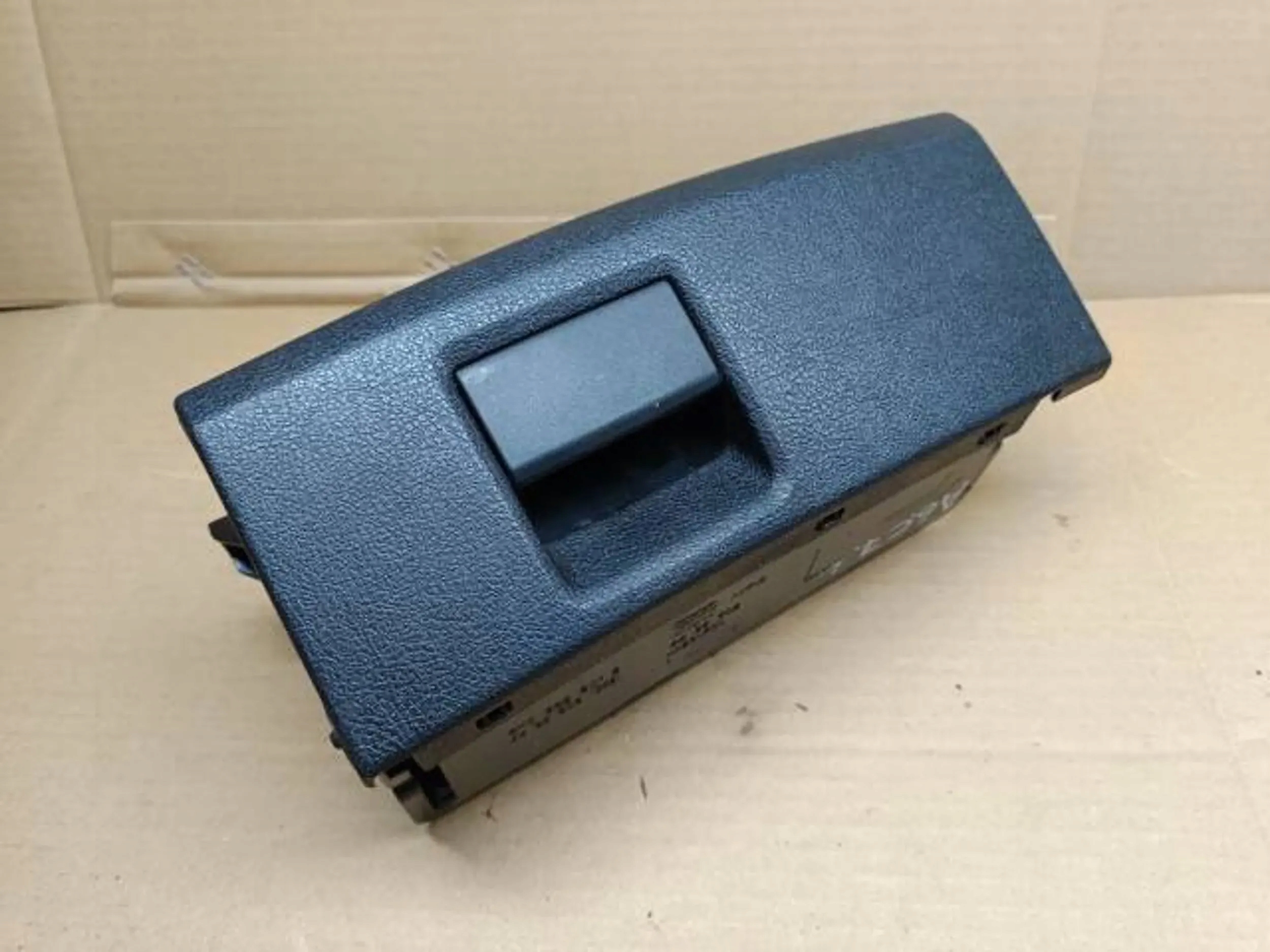 SCHOWEK FOTELA LEWY AUDI A6 C7 8K0882601B