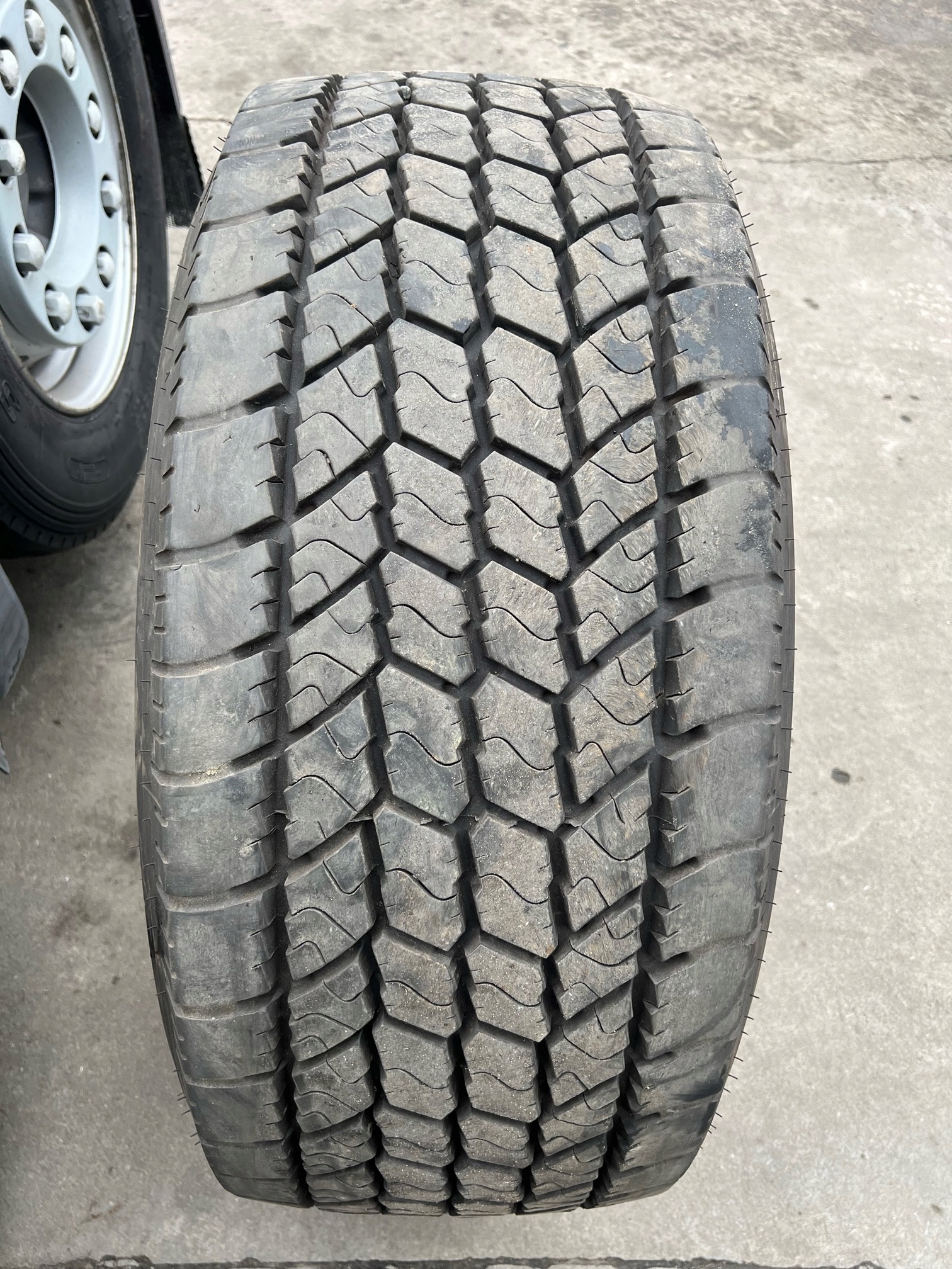Шини GoodYear Ultra Grip Max s 385 / 55R22. 5