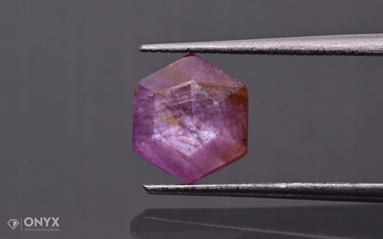 Rubín fazetovaná rozeta hexagon 8x8 mm