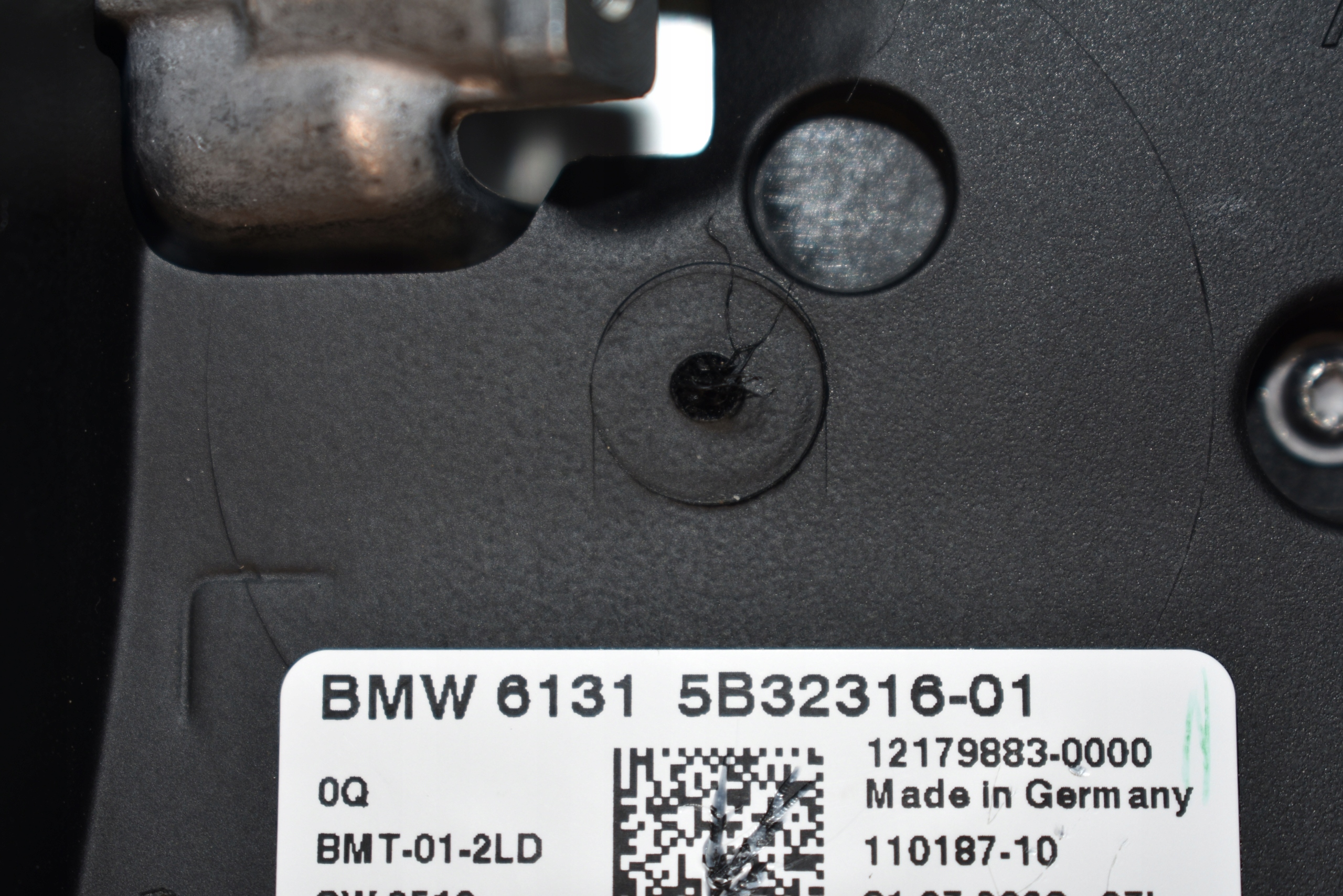 IDEALNY EKRAN control panel left rear part rear BMW G70 1