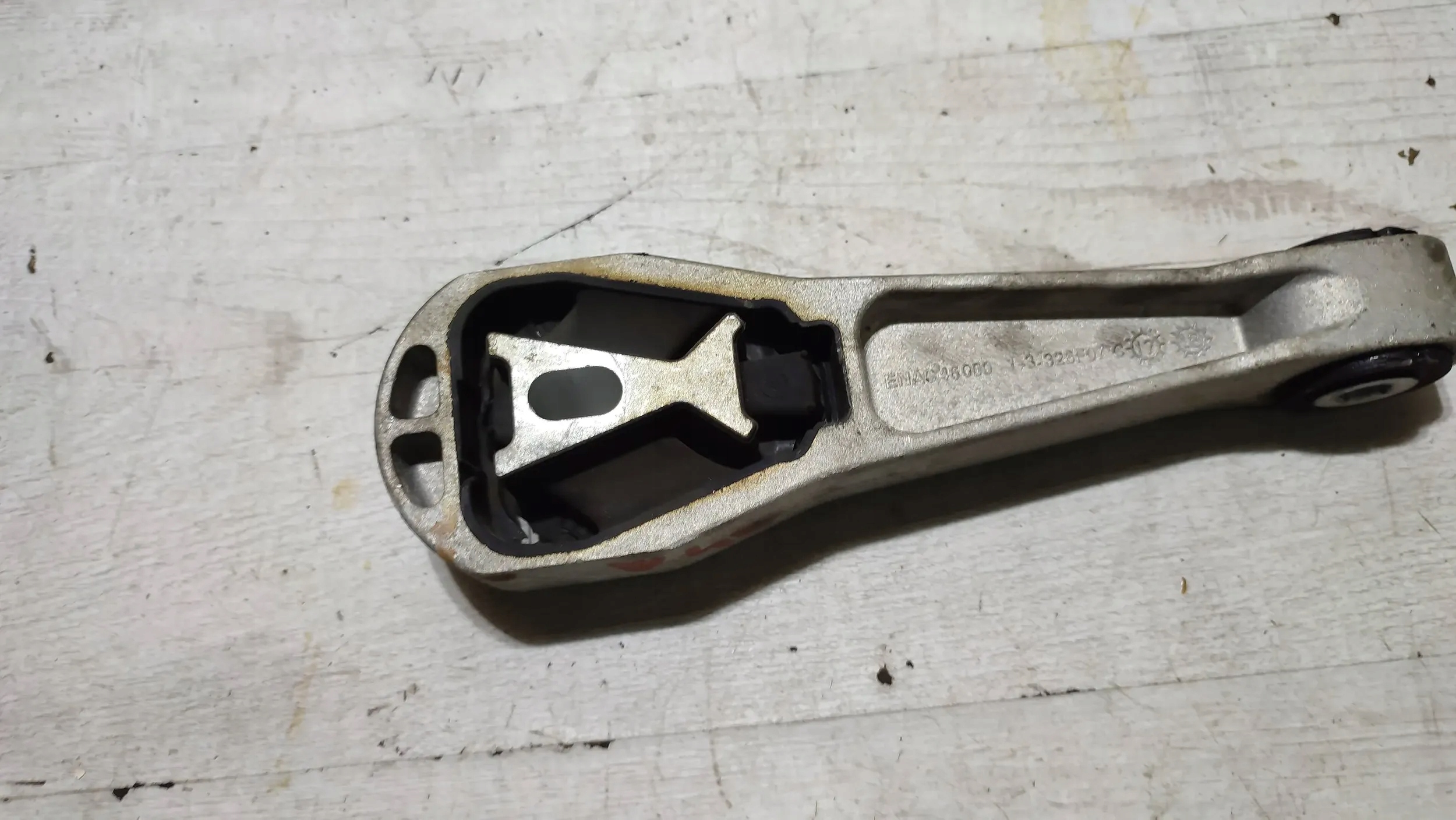 Volvo V40 II 2018r engine mount